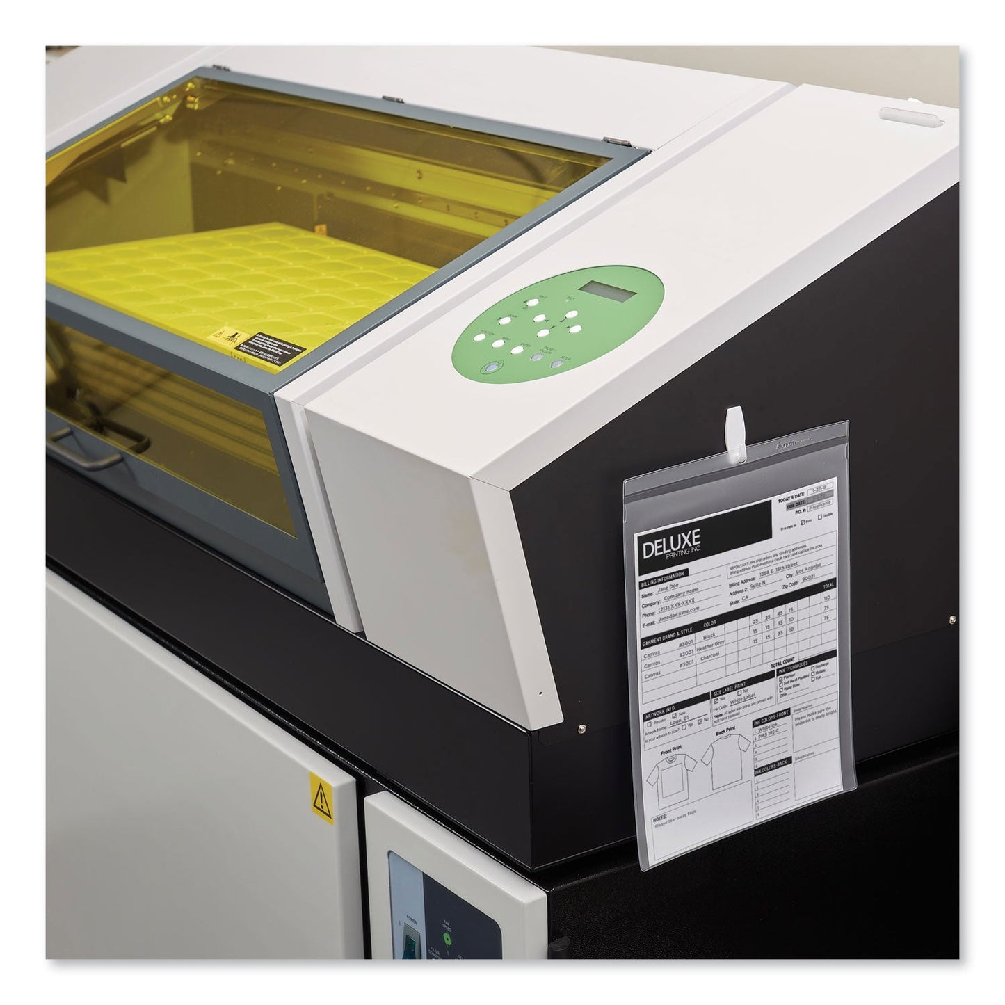 avery-top-load-clear-vinyl-envelopes-w-thumb-notch-num-ave74804_5