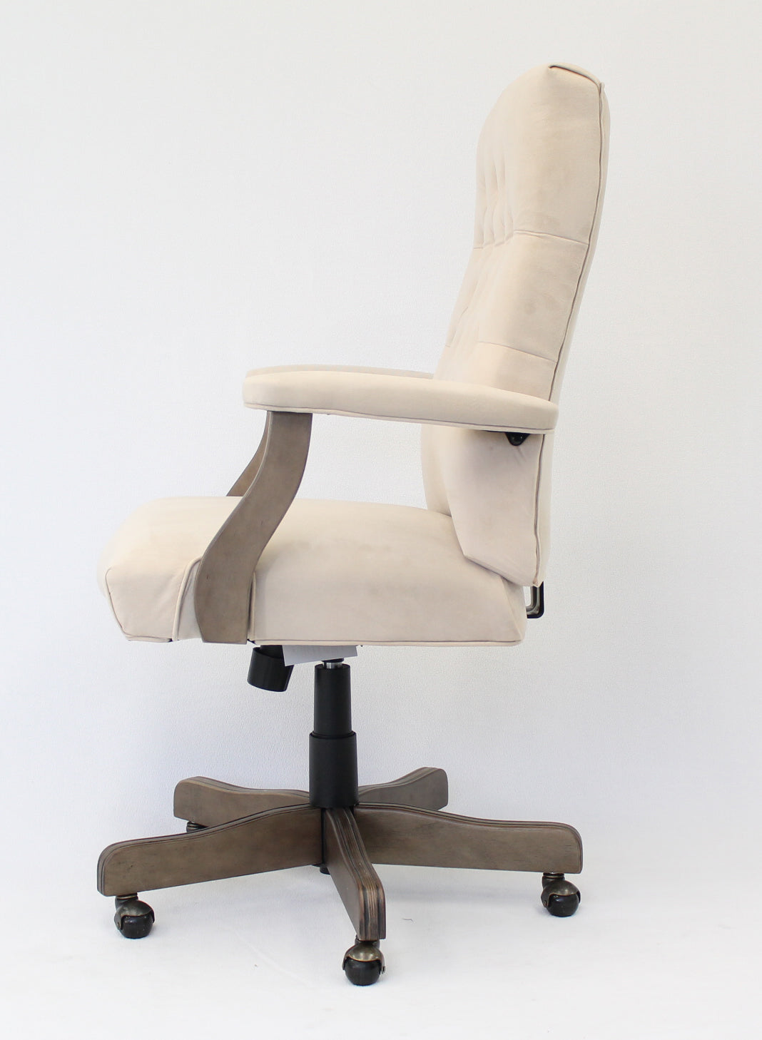 executive-champagne-velvet-with-driftwood-finish-frame-b905dw-cmp_3