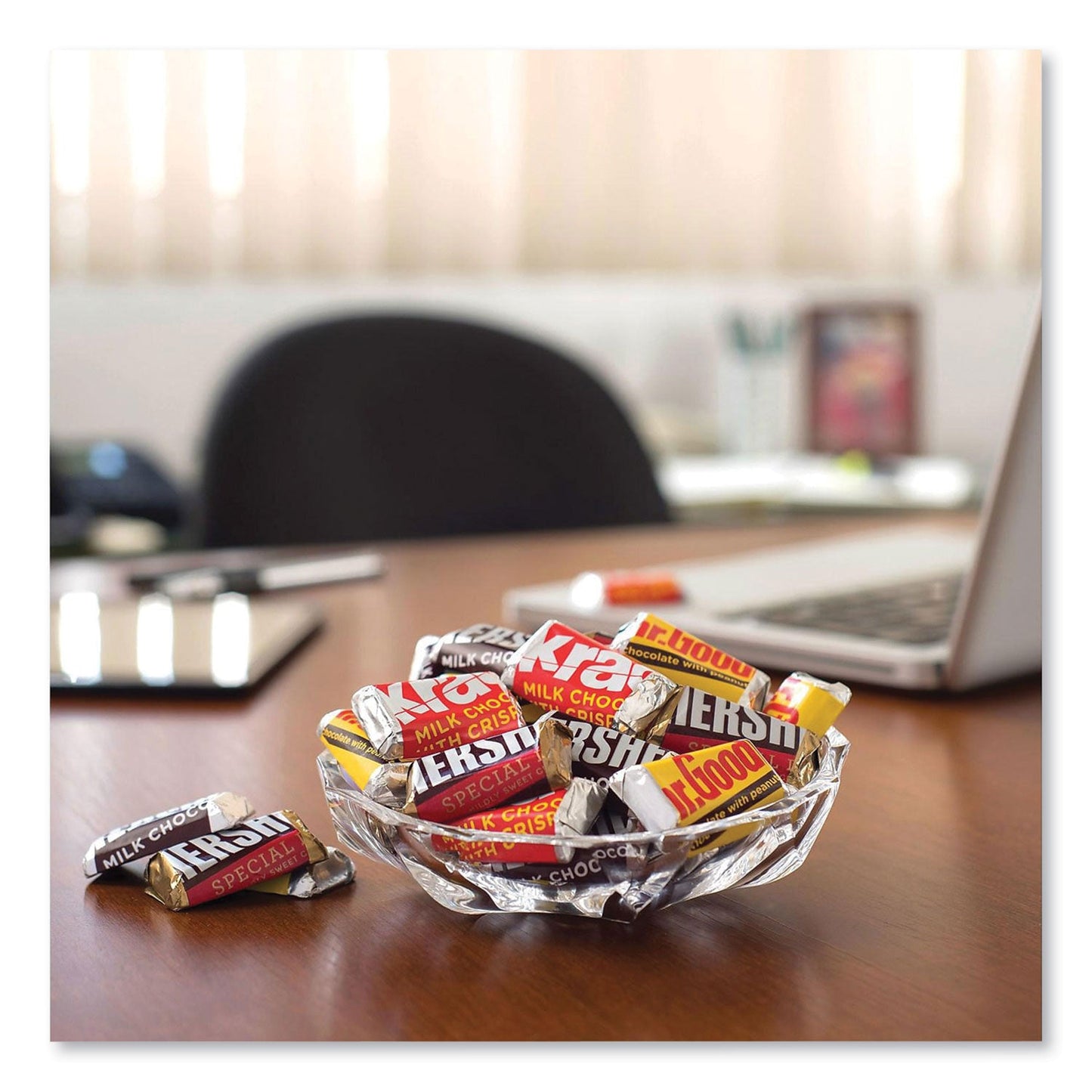 Hershey's Miniatures Variety Pack, Assorted, 35.9 oz (HRS21458)