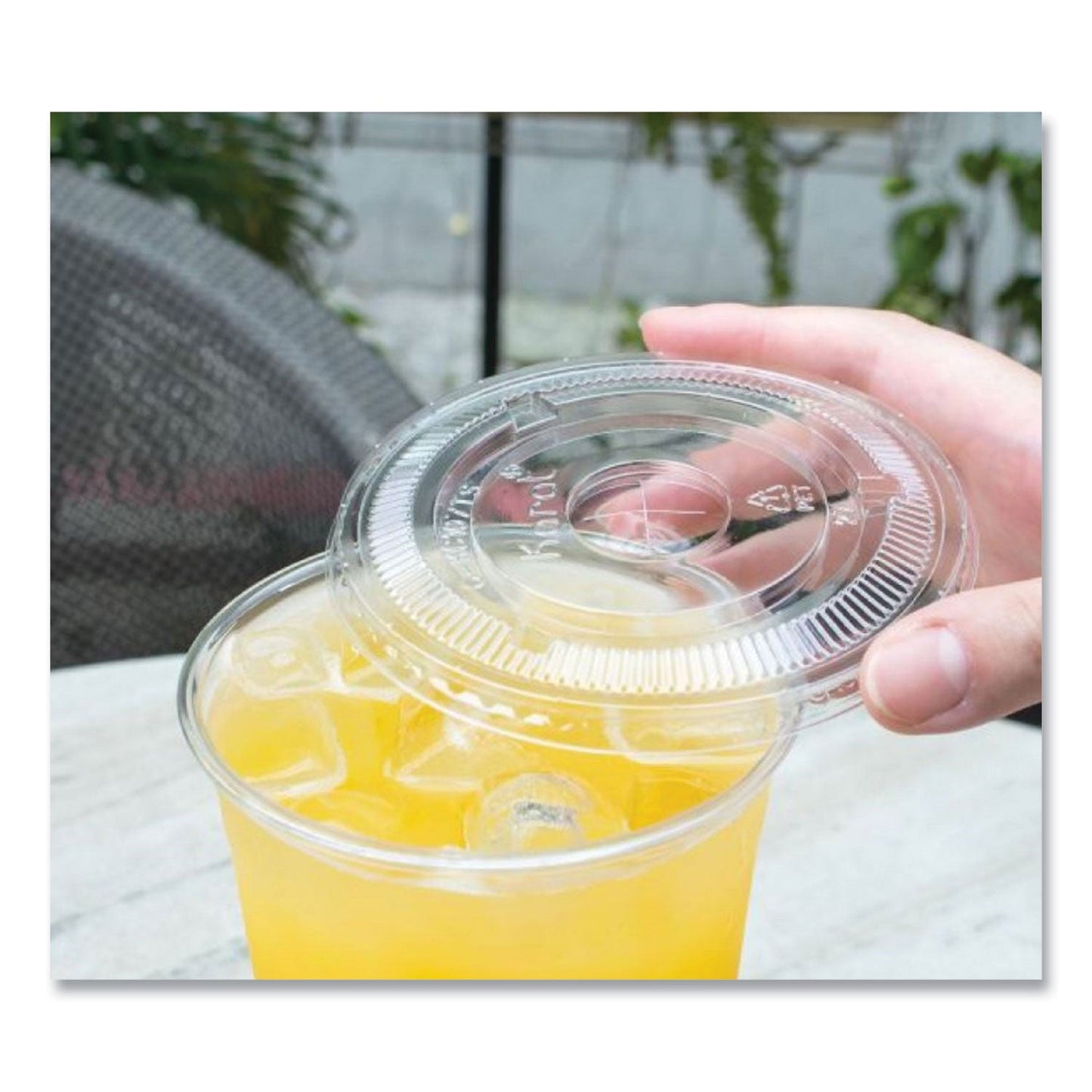 Karat PET Lids, Flat with Straw Slot, Fits 32 oz Cold Cups, Clear 500/Carton (KRTCKC107TS)
