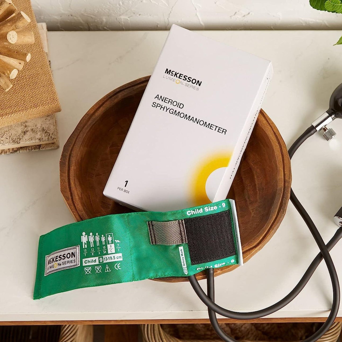 McKesson LUMEON™ Aneroid Sphygmomanometer Unit Pediatric Cuff Nylon Cuff 13 - 19.5 cm Pocket Aneroid (995509_BX)