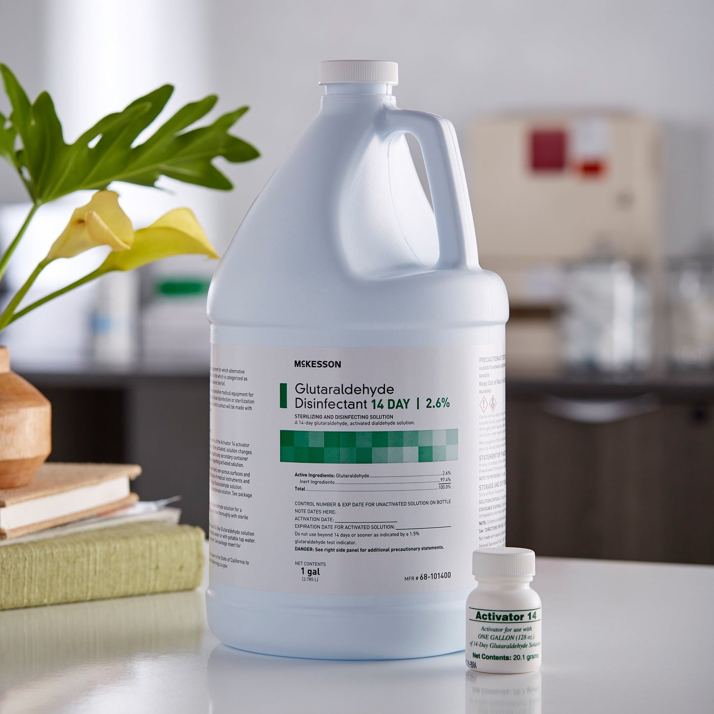 McKesson 14 Day Glutaraldehyde High-Level Disinfectant Activation Required Liquid 1 gal. Jug Reusable (512838_GL)