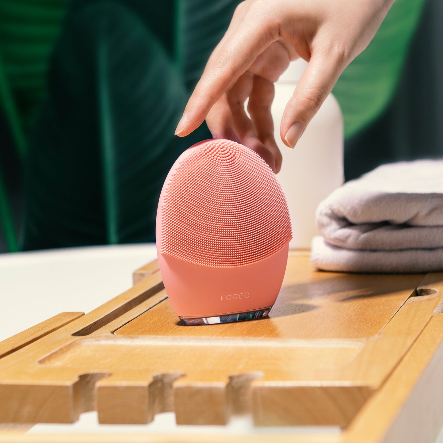 LUNA™ 4 Balanced Skin Facial Cleansing Brush and Massage Device LUNA™ 4 Balanced Skin (1244534_EA)