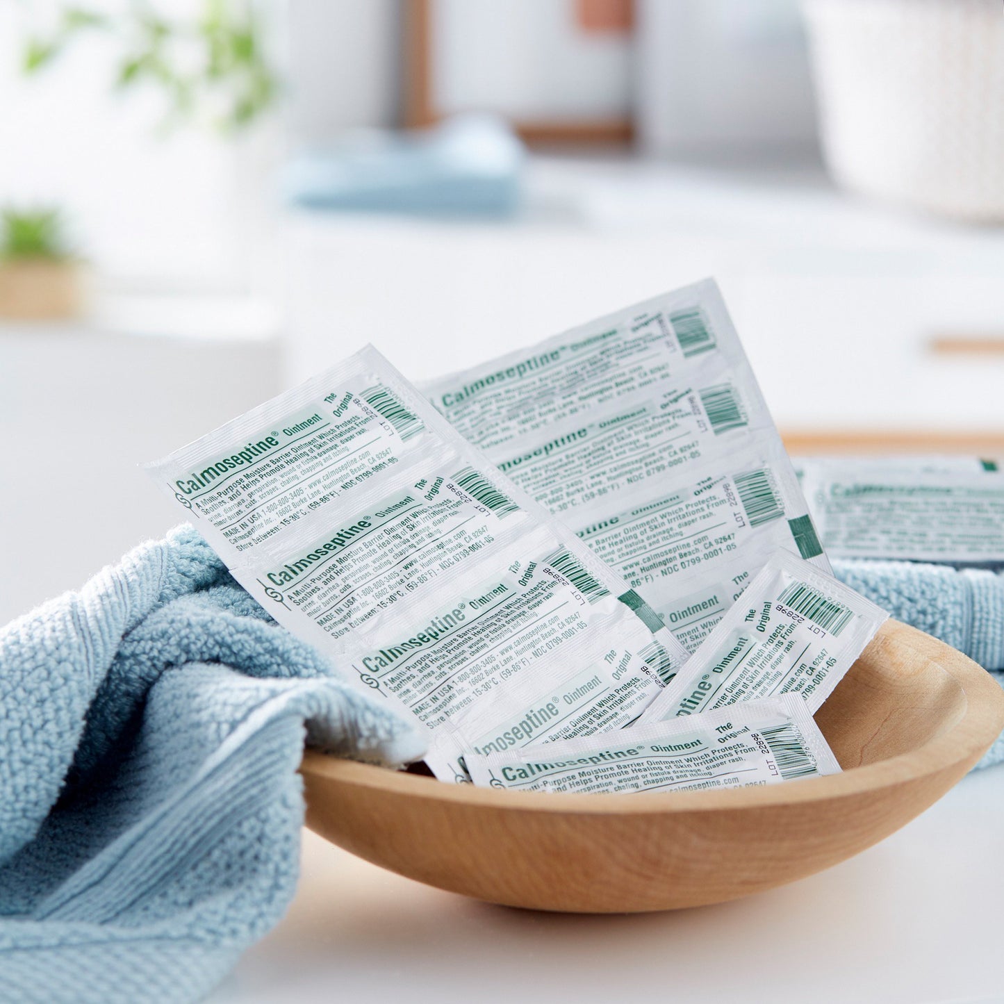 Calmoseptine® Skin Protectant 0.125 oz. Individual Packet Scented Ointment (457916_BX)