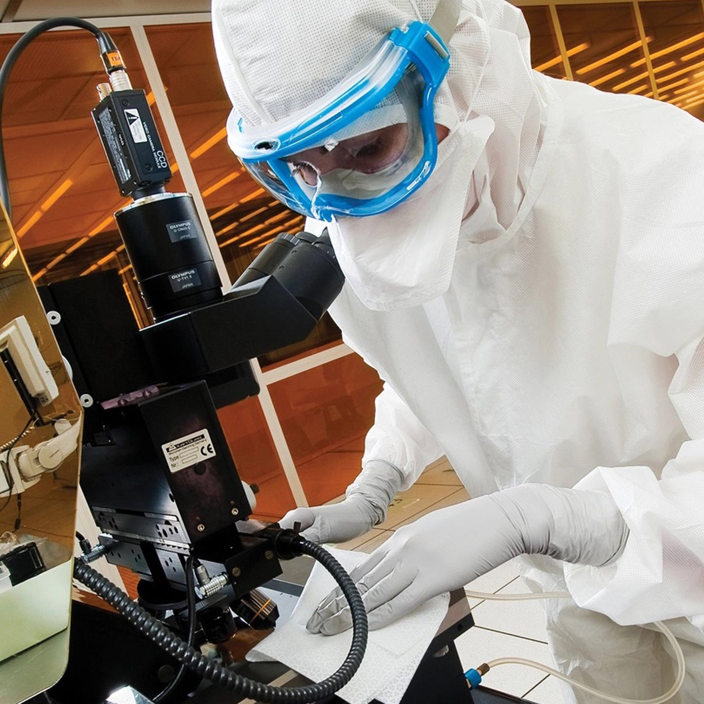 KIMTECH PURE W4 Cleanroom Wipe ISO Class 4 100 Count Double Bag 9 X 9 Inch NonSterile Disposable (566444_CS)