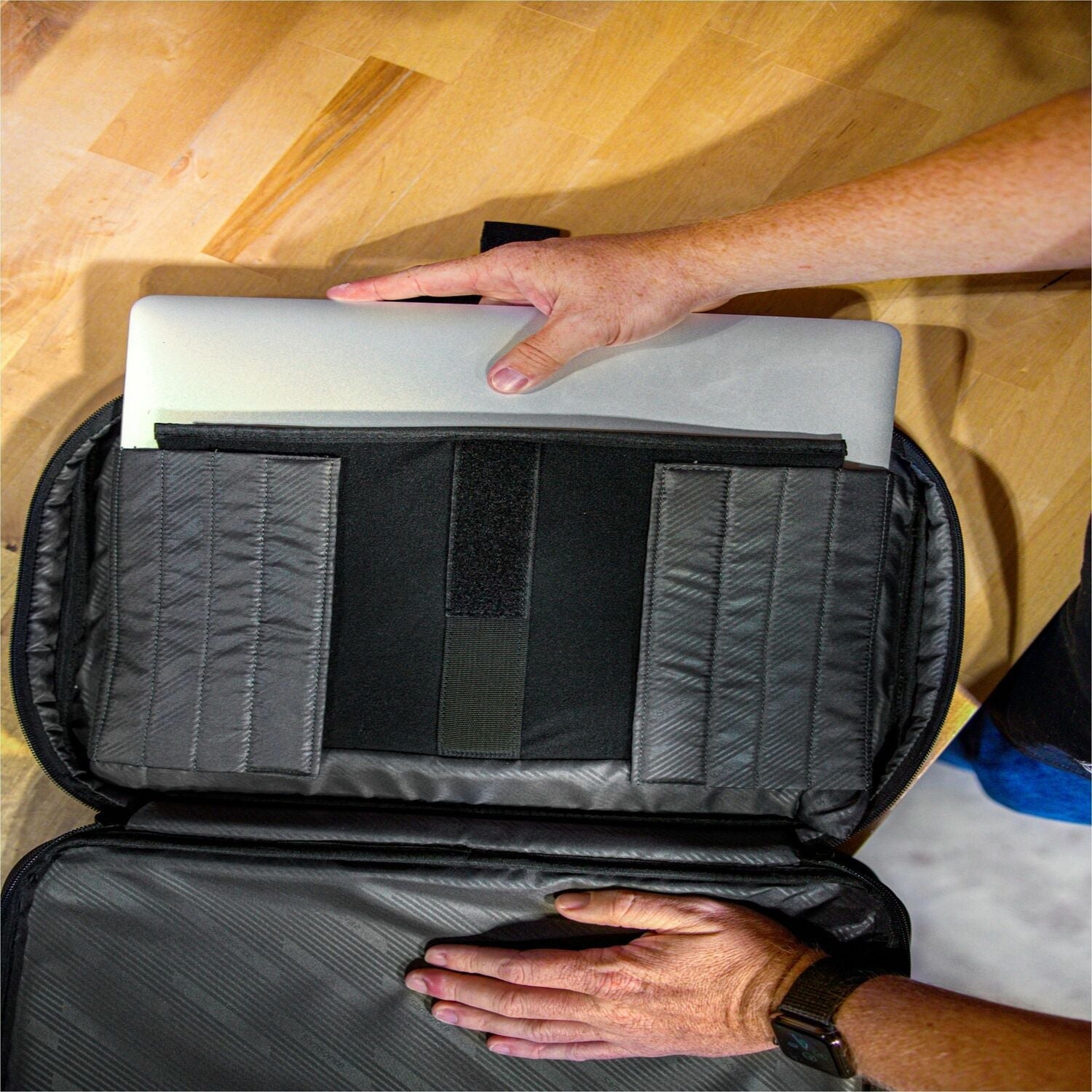 samsonite-classic-business-2-0-carrying-case-briefcase-for-13-to-15-6-notebook-num-sml1412711041_1