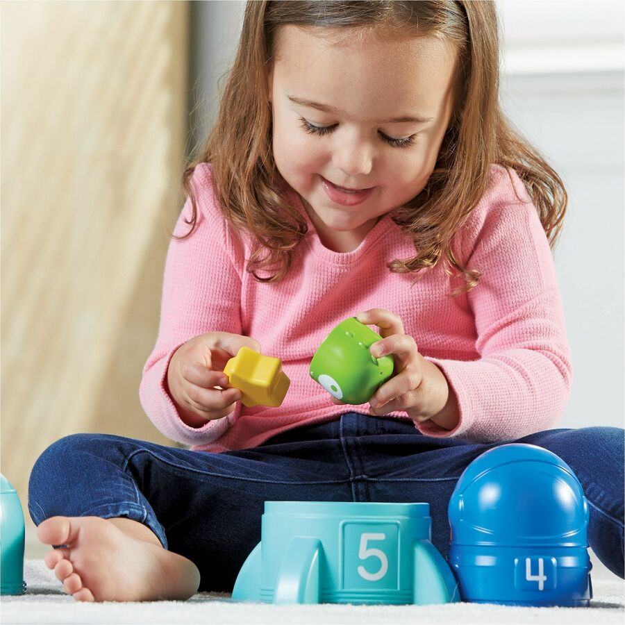 learning-resources-nesting-space-surprise-theme-subject-fun-skill-learning-number-recognition-alien-stars-fine-motor-counting-imagination-exploration-space-9-pieces-18-months-up-lrnler6377_5