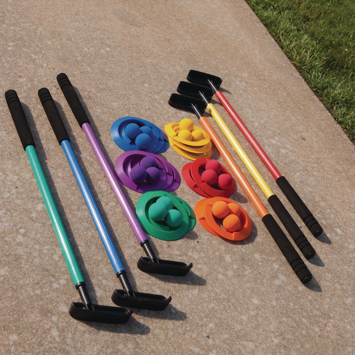 champion-sports-mini-golf-set-12-balls-6-putters-18-rings-3-target-holes-csimgset_2