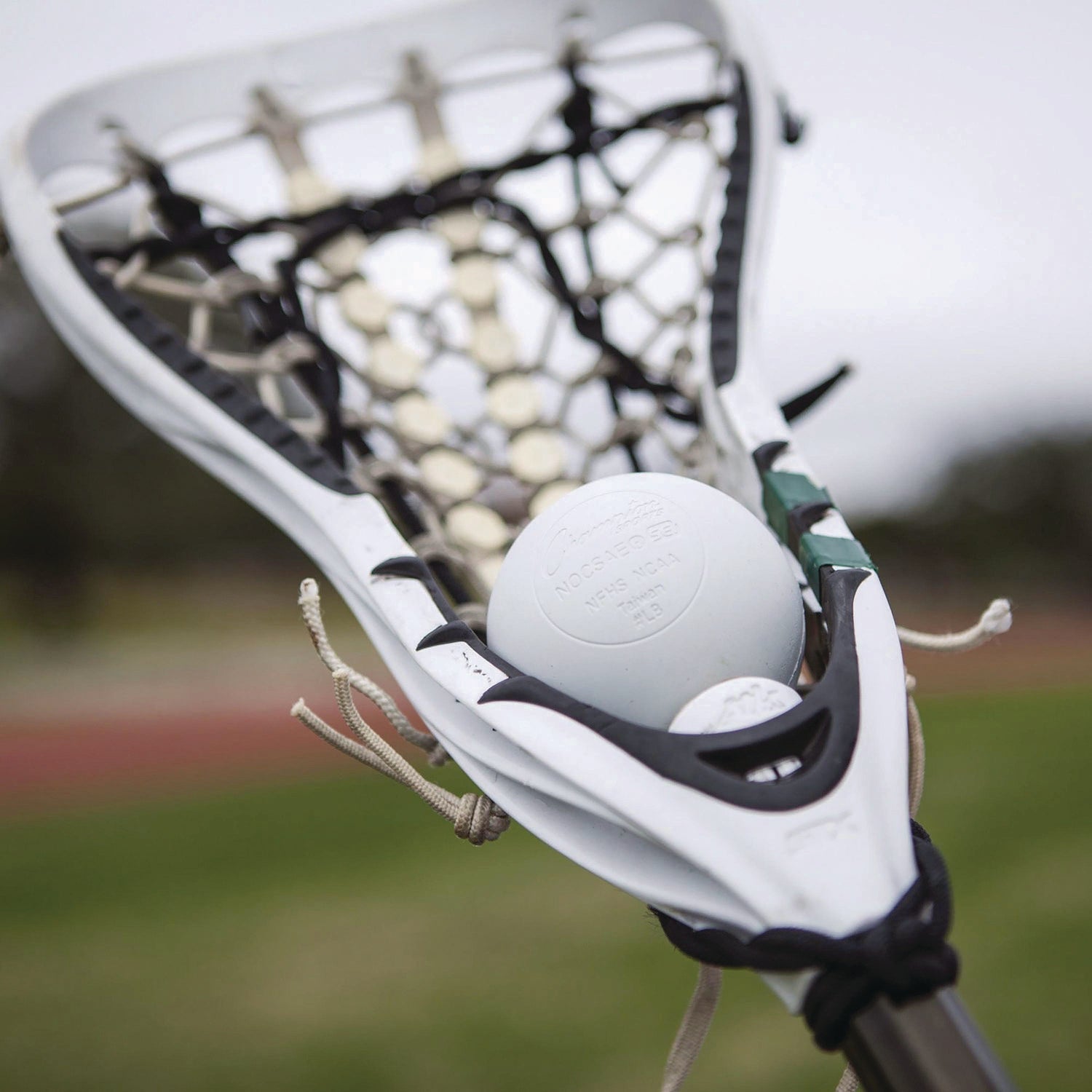 champion-sports-lacrosse-balls-in-a-bucket-11-x-11-bucket-with-36-white-rubber-balls-csilbwn36_7