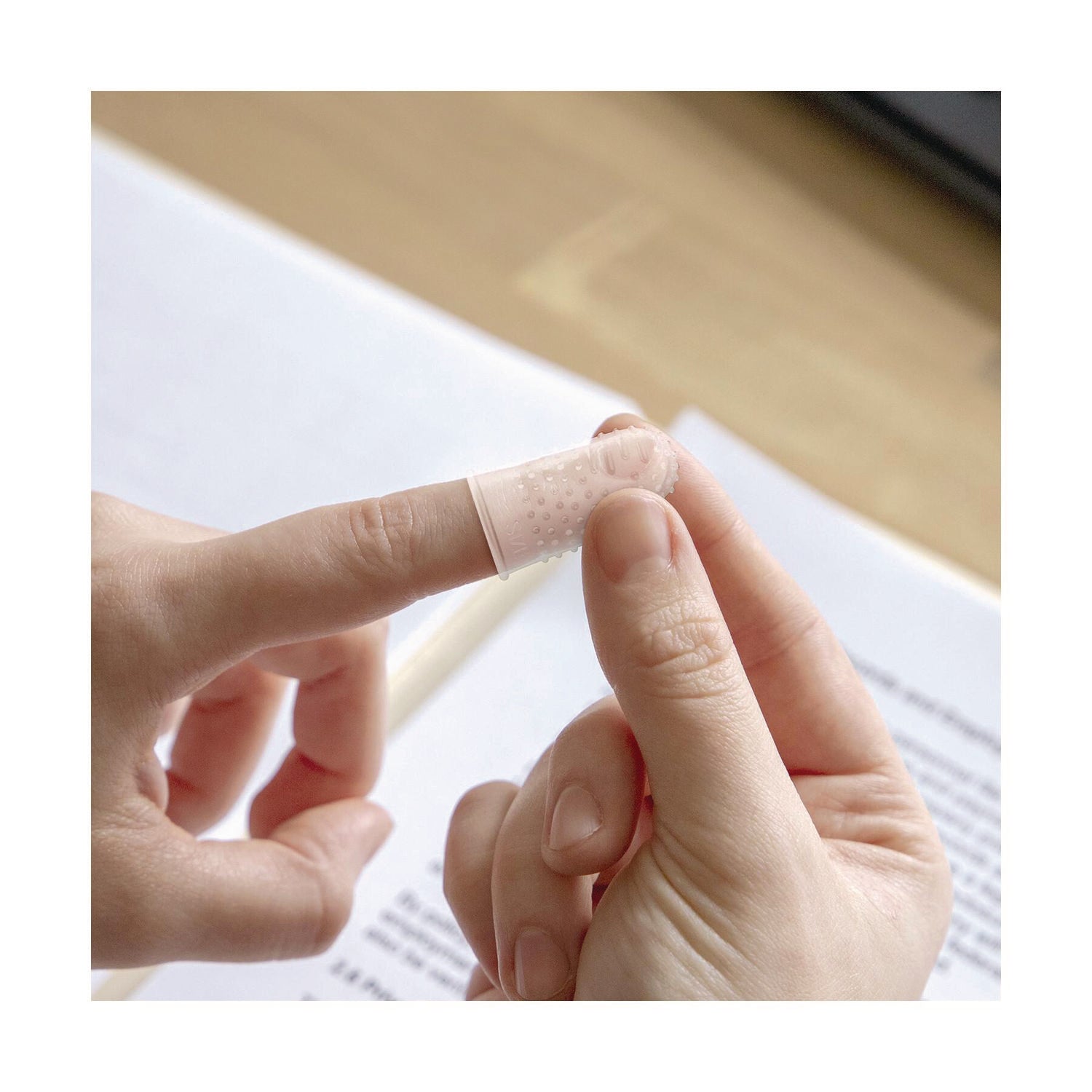 lee-micro-gel-fingertips-small-medium-large-x-large-clear-12-pack-lee41410_5