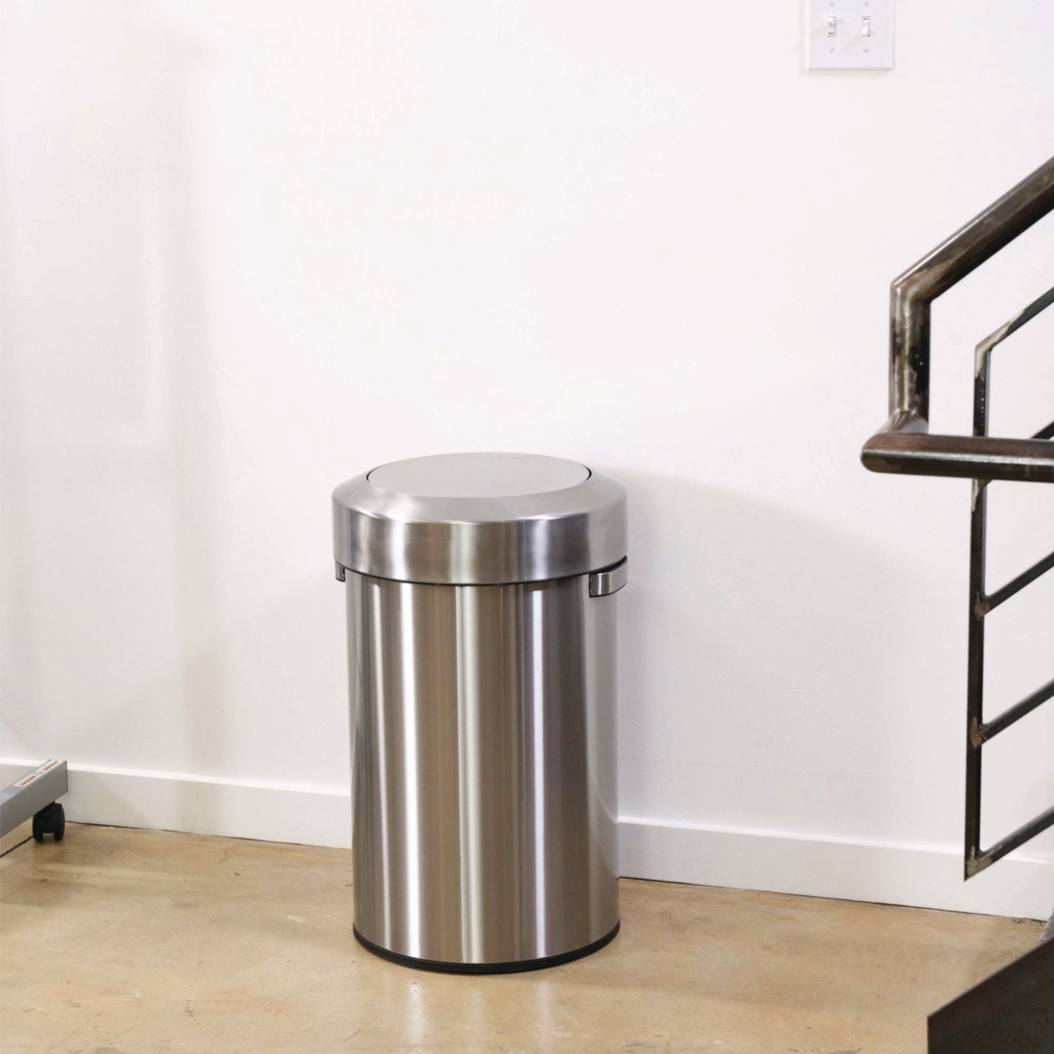 hls-commercial-r-swing-top-trash-can-17-gal-stainless-steel-silver-hlmhls17fts_2