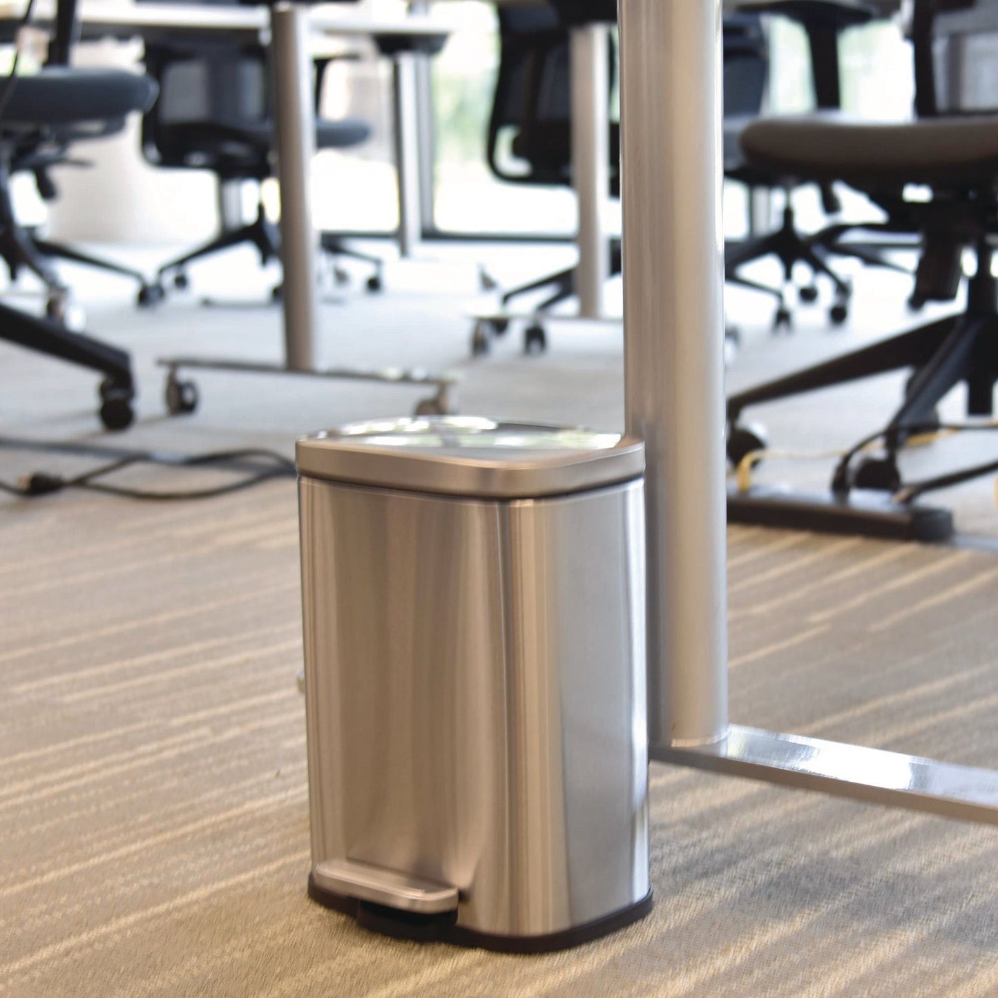 hls-commercial-r-step-pedal-trash-can-1-3-gal-plastic-stainless-steel-silver-hlmhlss01r_3