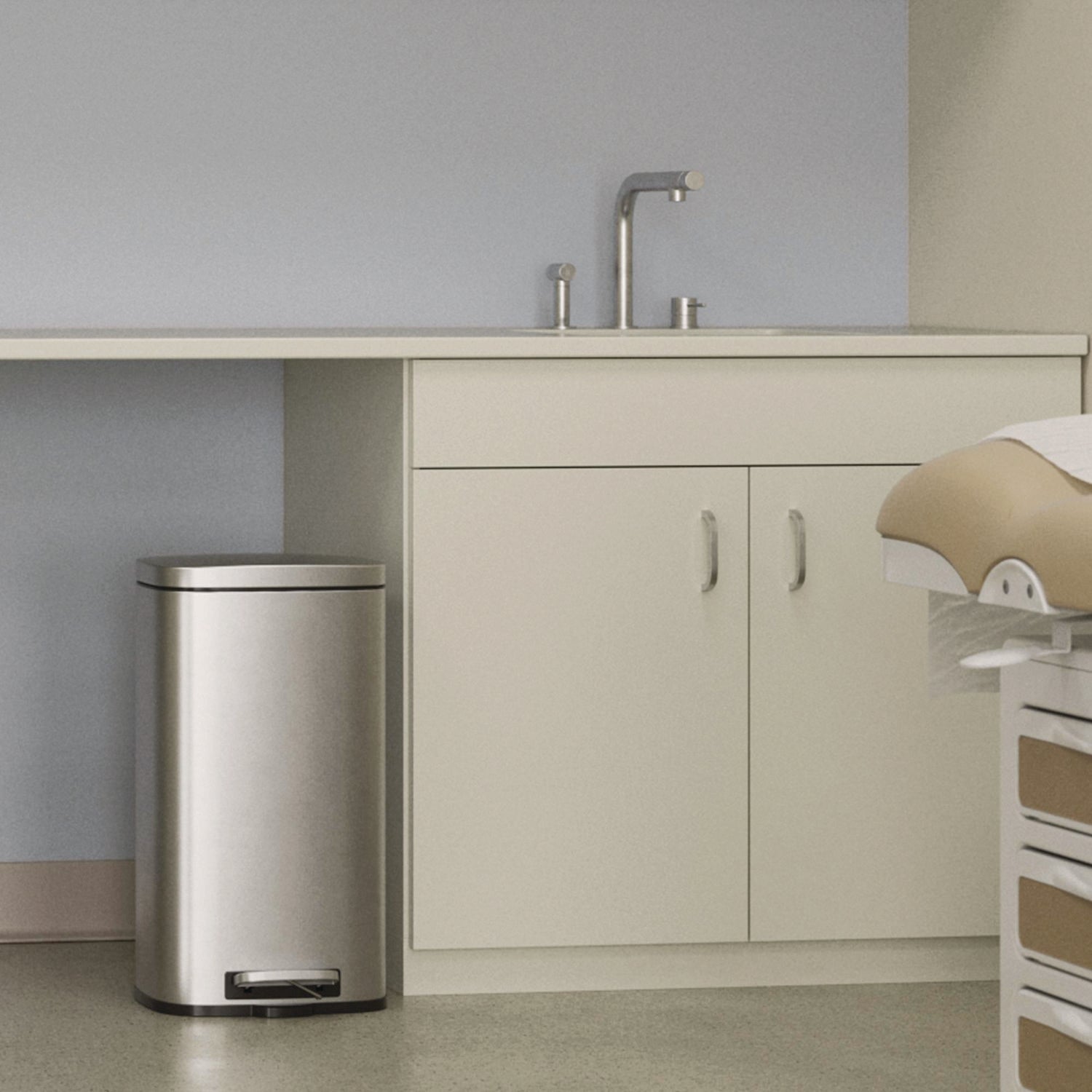 hls-commercial-r-step-pedal-trash-can-8-gal-plastic-stainless-steel-silver-hlmhlss08r_4