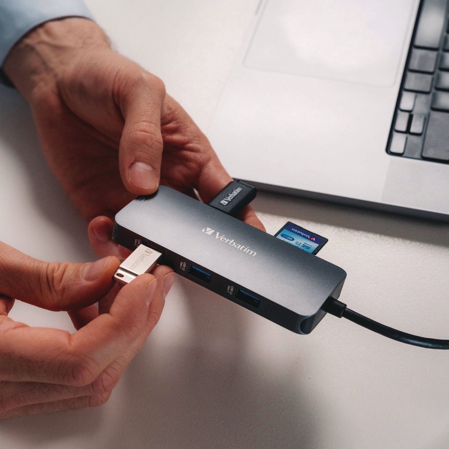 verbatim-usb-c-pro-multiport-hub9-port-gray-ver32152_7