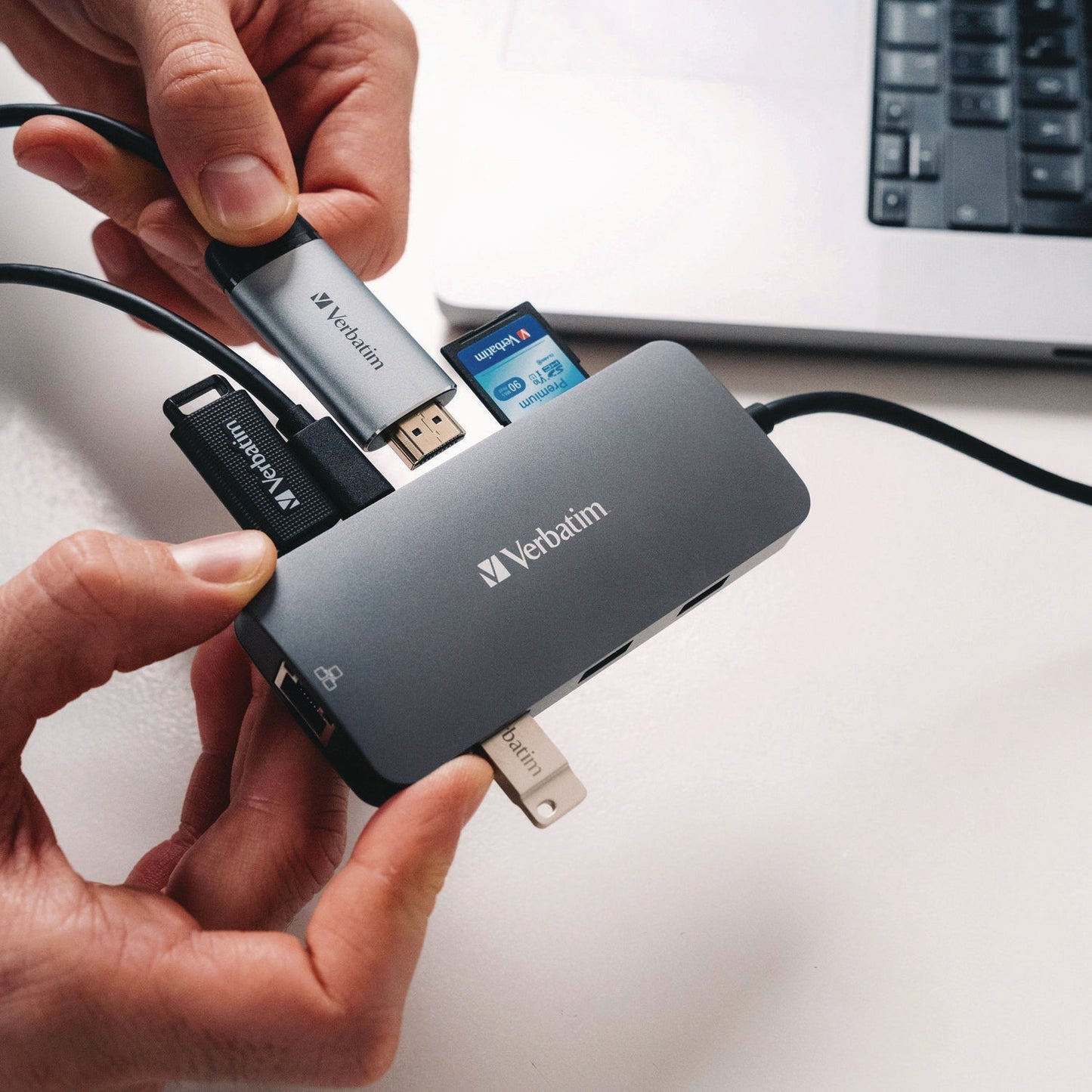 verbatim-usb-c-pro-multiport-hub9-port-gray-ver32152_8