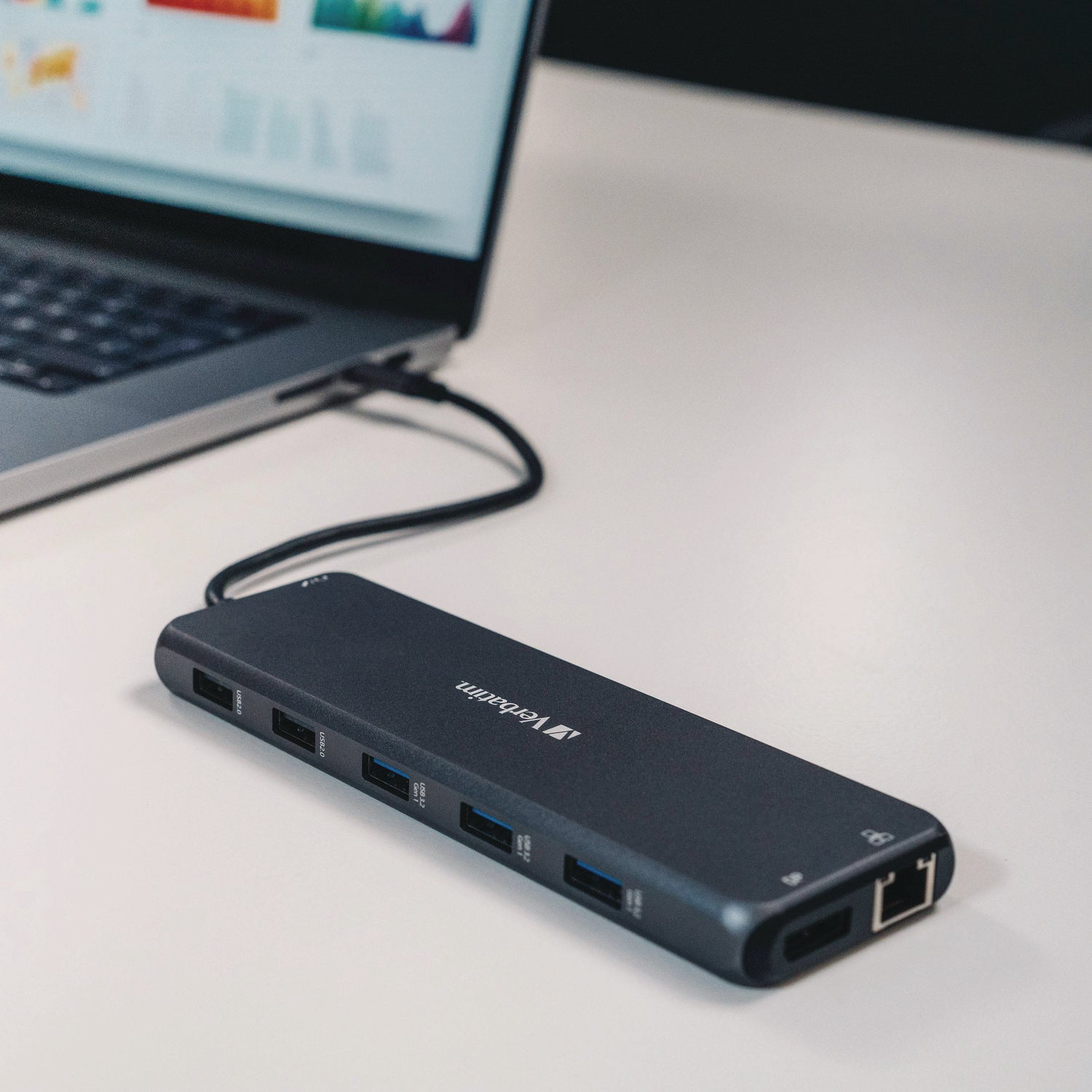 verbatim-usb-c-pro-multiport-hub-cmh-13port-gray-ver32153_7