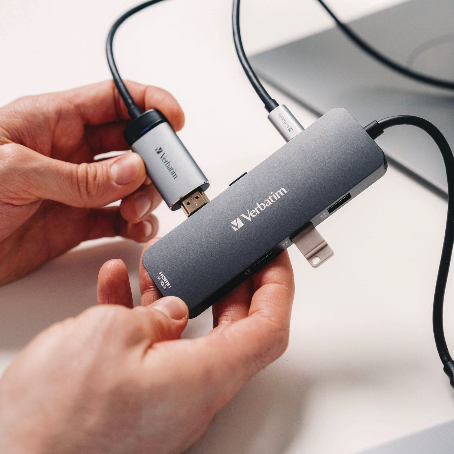 verbatim-usb-c-pro-multiport-hub8-port-gray-ver32151_5