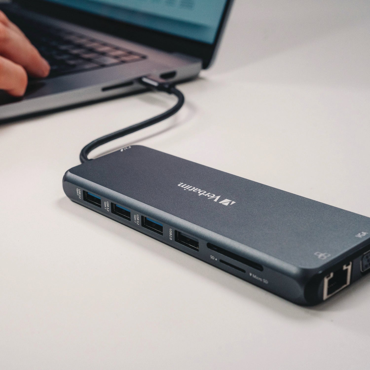 verbatim-usb-c-pro-multiport-hub14-port-gray-ver32154_7