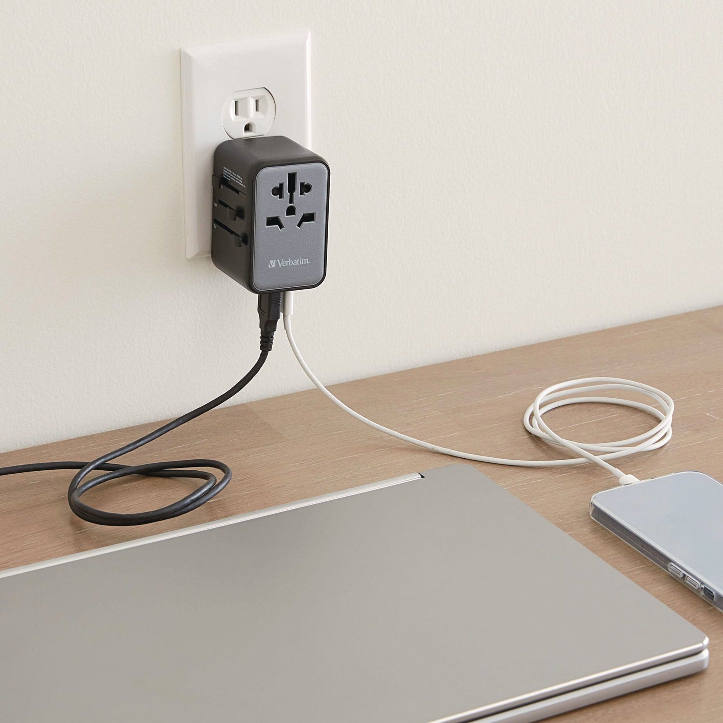 verbatim-uta-09-gan-iii-universal-travel-adapter-2-usb-a-2-usb-c-usb-c-with-power-delivery-3-0-ver32124_6