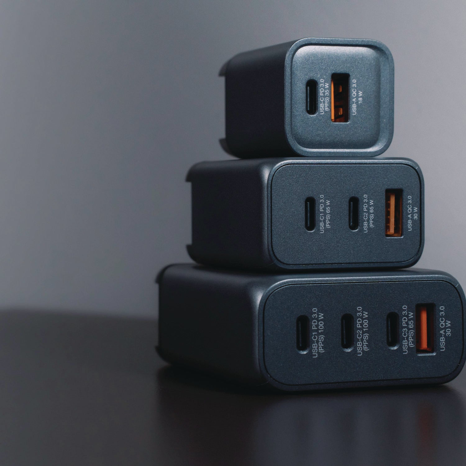 verbatim-35-w-2-port-gan-wall-charger-black-gray-ver32200_3