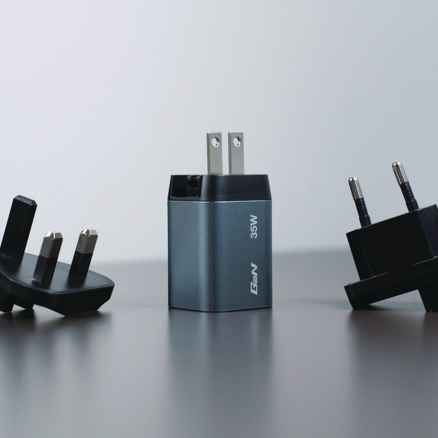 verbatim-35-w-2-port-gan-wall-charger-black-gray-ver32200_7