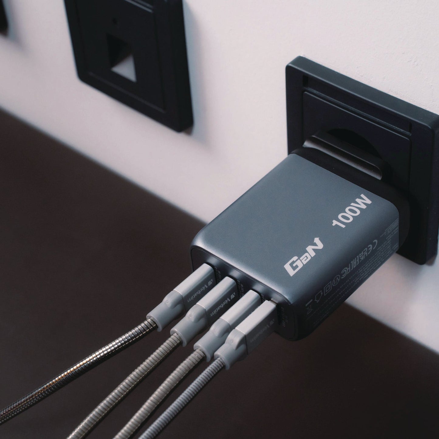verbatim-100-w-4-port-gan-wall-charger-black-gray-ver32202_5