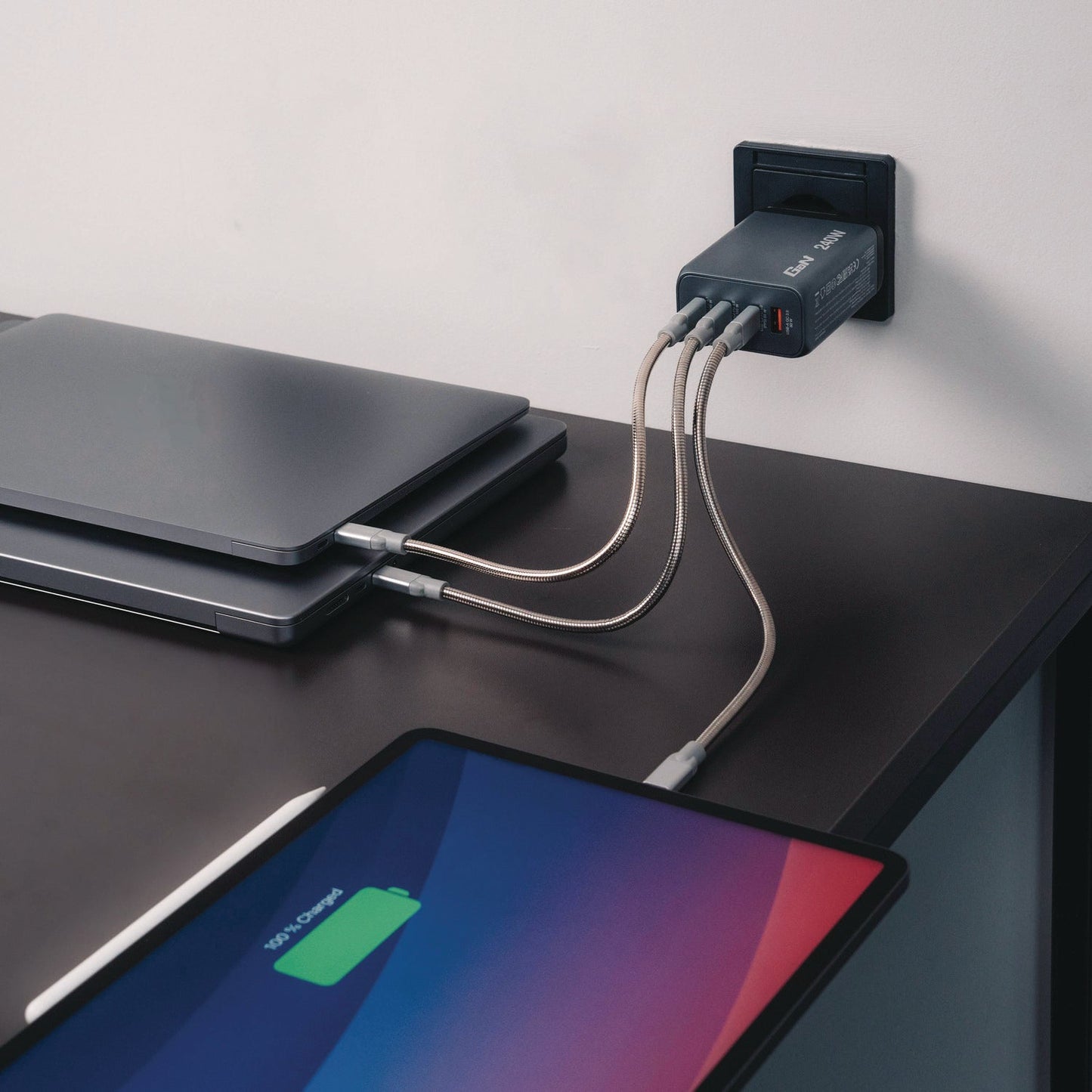 verbatim-240-w-4-port-gan-wall-charger-black-gray-ver32205_7