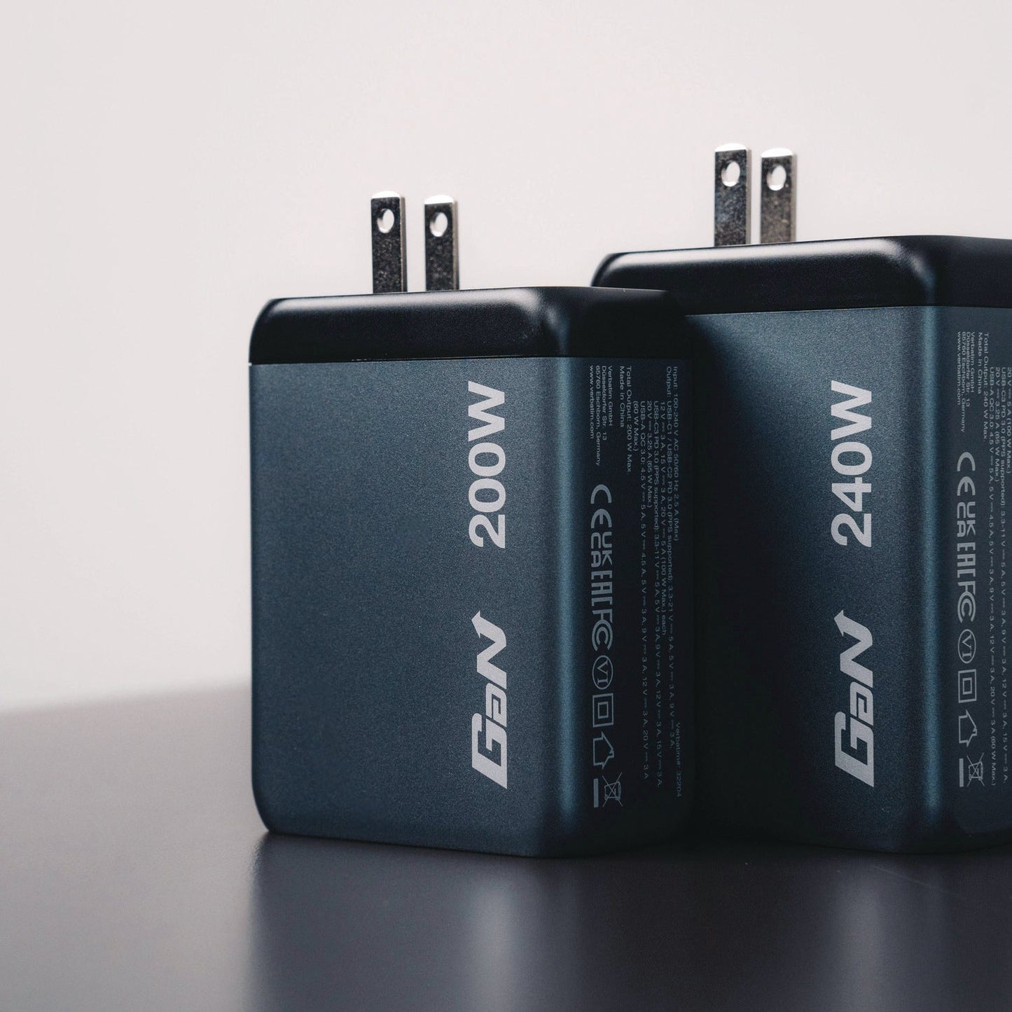 verbatim-240-w-4-port-gan-wall-charger-black-gray-ver32205_8
