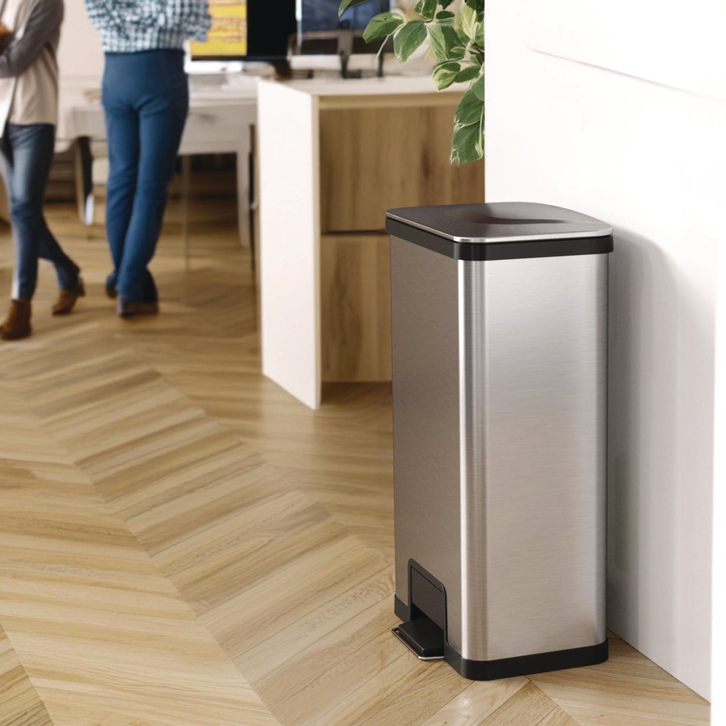 hls-commercial-r-step-pedal-trash-can-with-airstep-technology-18-gal-stainless-steel-silver-hlmhls18ss_5
