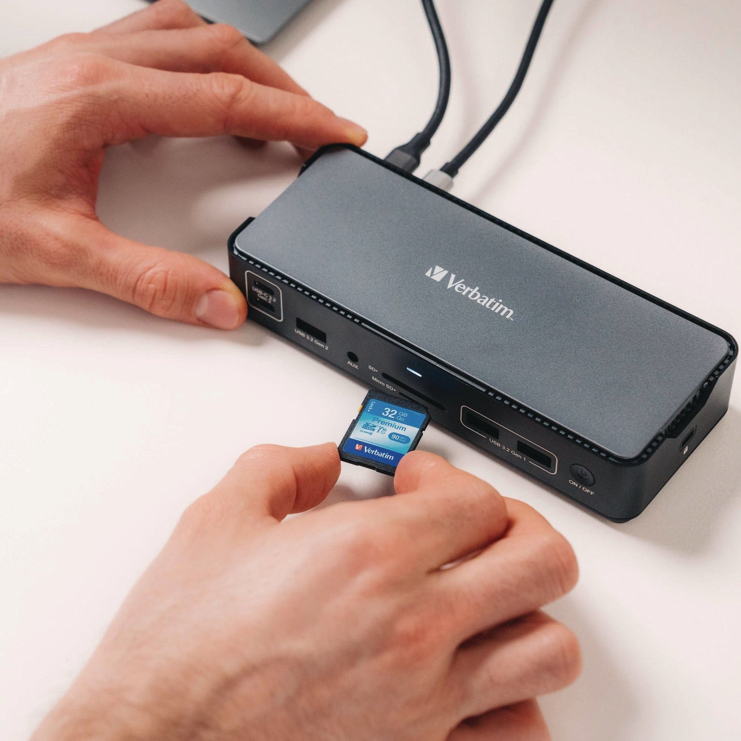 verbatim-usb-c-pro-docking-station-15-in-1-audio-displayport-hdmi-micro-sd-rj45-sd-usb-a-usb-c-gray-ver32171_4
