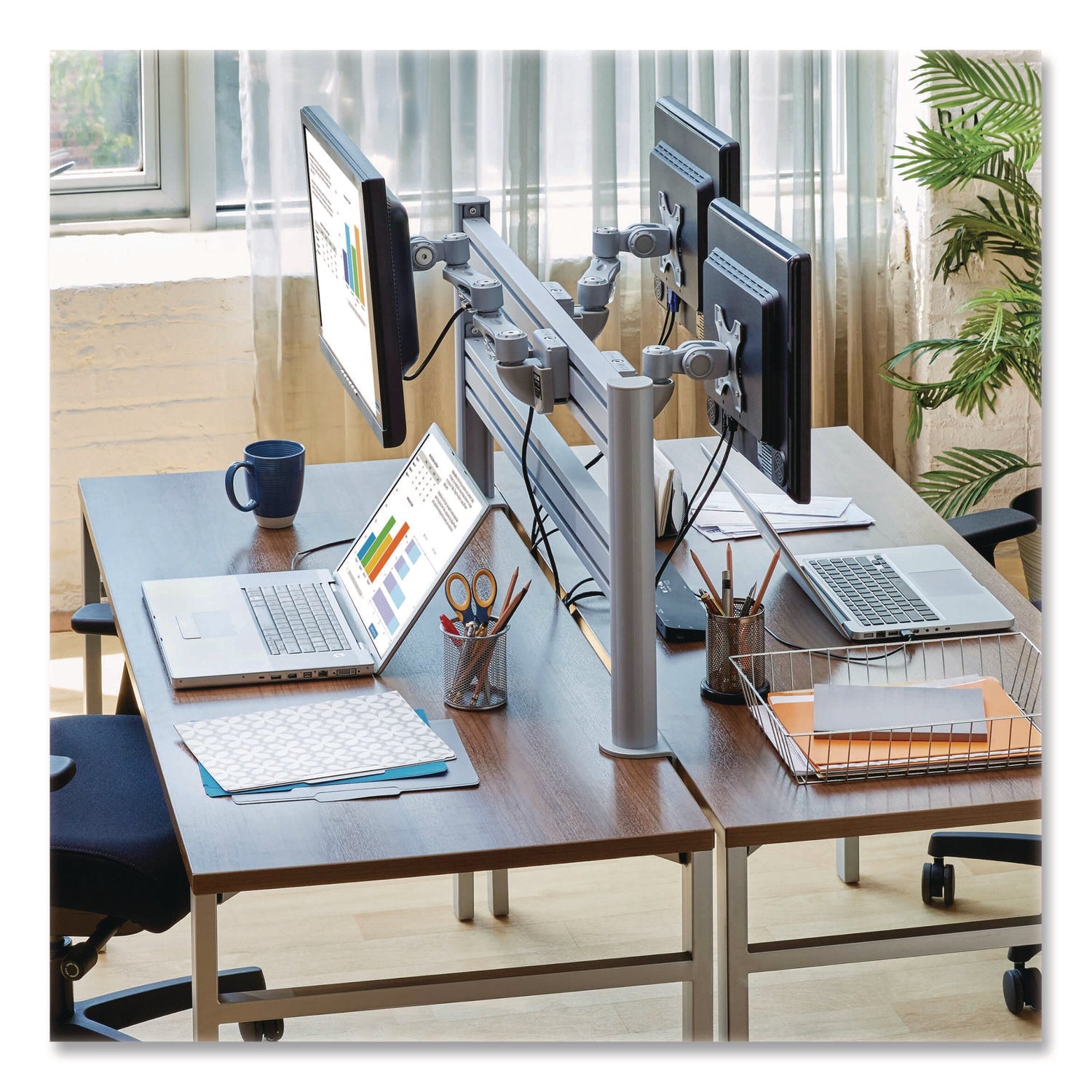 tripp-lite-by-eaton-monitor-mount-for-slat-wall-system-for-32-tvs-4-9w-x-5-1d-x-7-5h-silver-supports-22-lb-trpdmsw1332staa_5