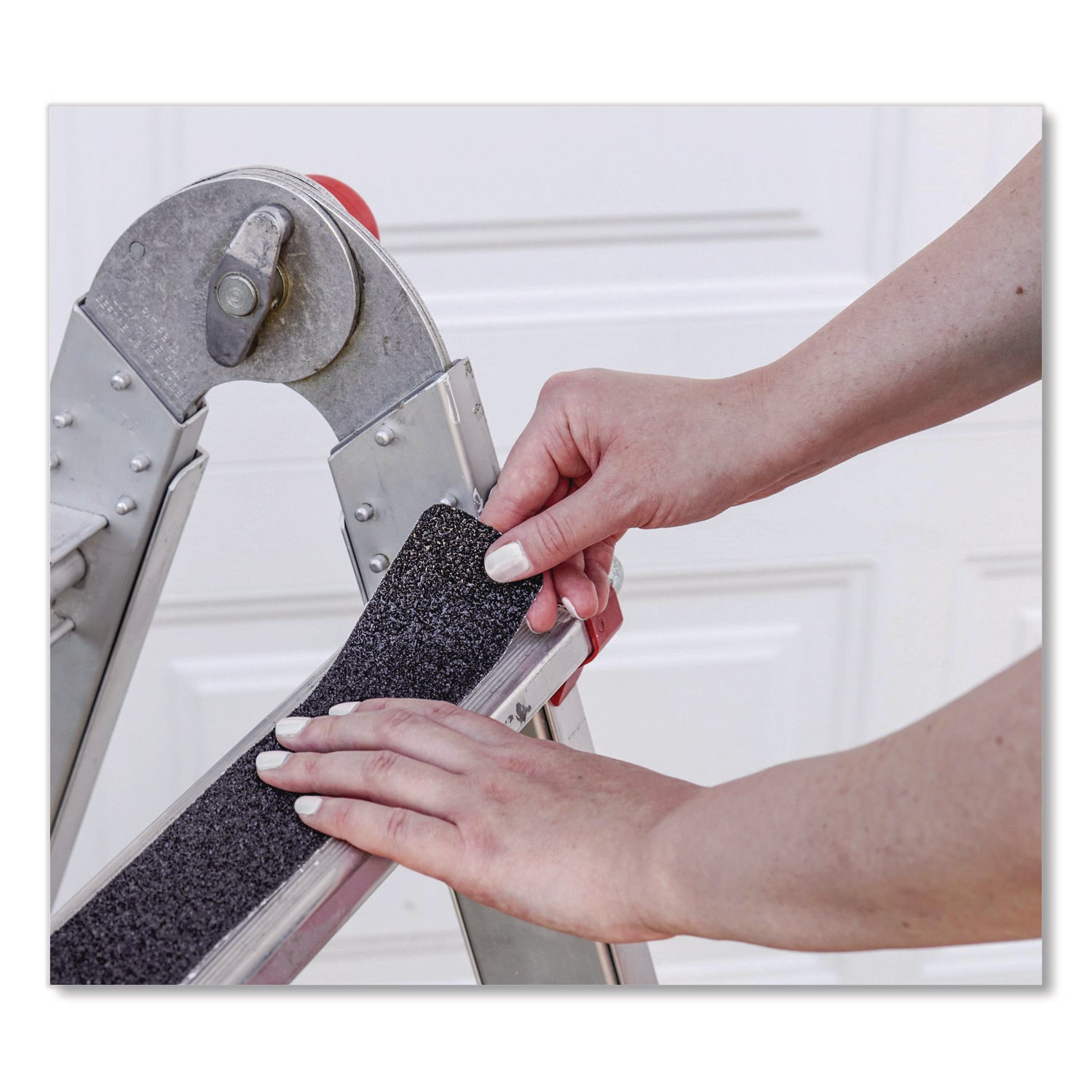 gorilla-r-tread-tape-3-core-2-x-10-ft-black-gor115944_8
