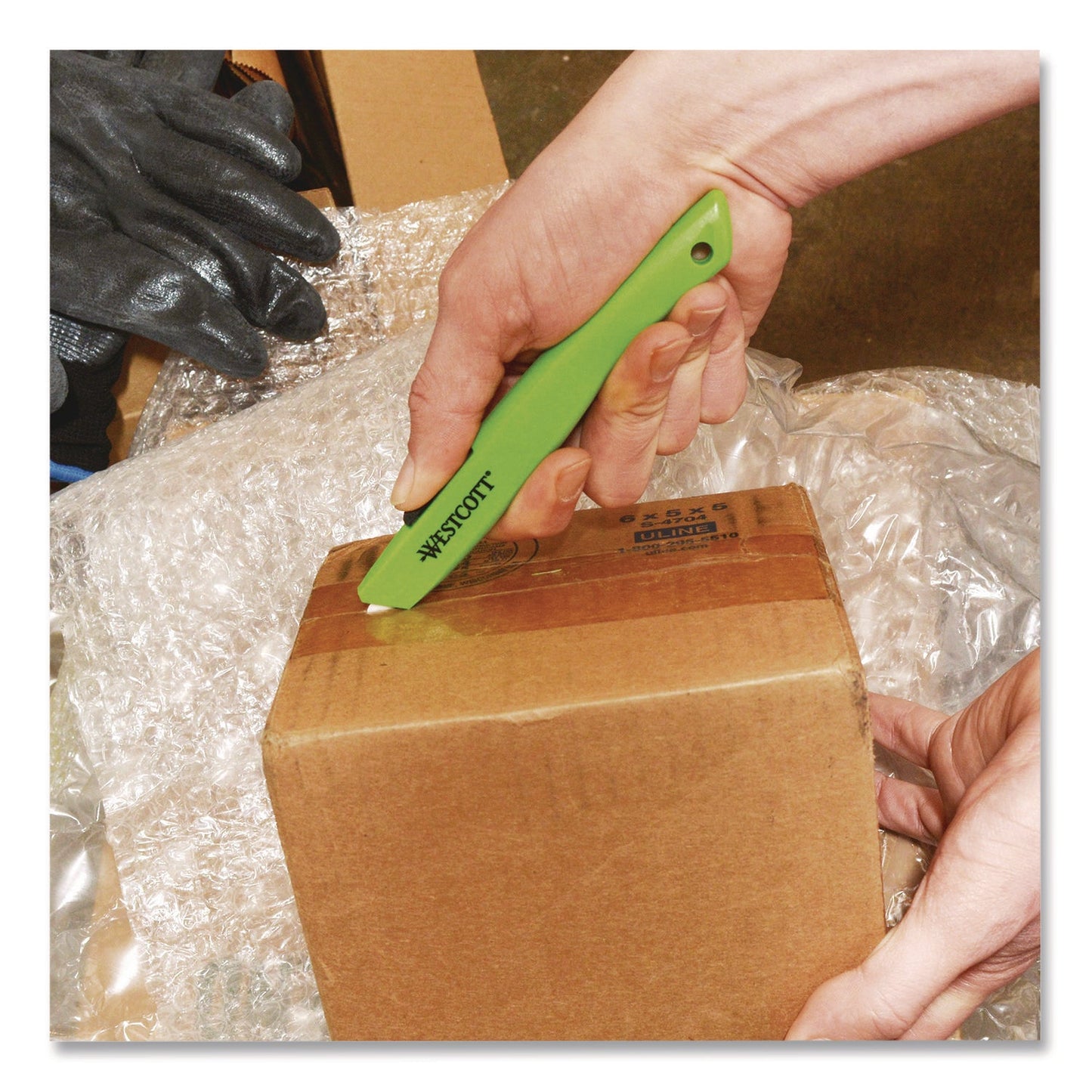westcott-r-full-size-safety-cutter-abs-handle-green-12-pack-wtc00659_8