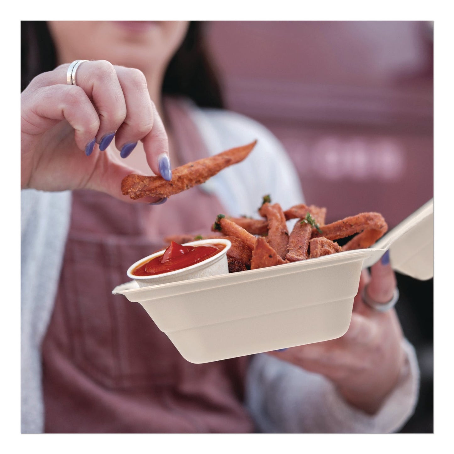 dart-r-compostable-molded-fiber-hinged-trays-proplanet-seal-6-12-x-5-87-x-3-1-natural-500-carton-dcc60fbrht1_6