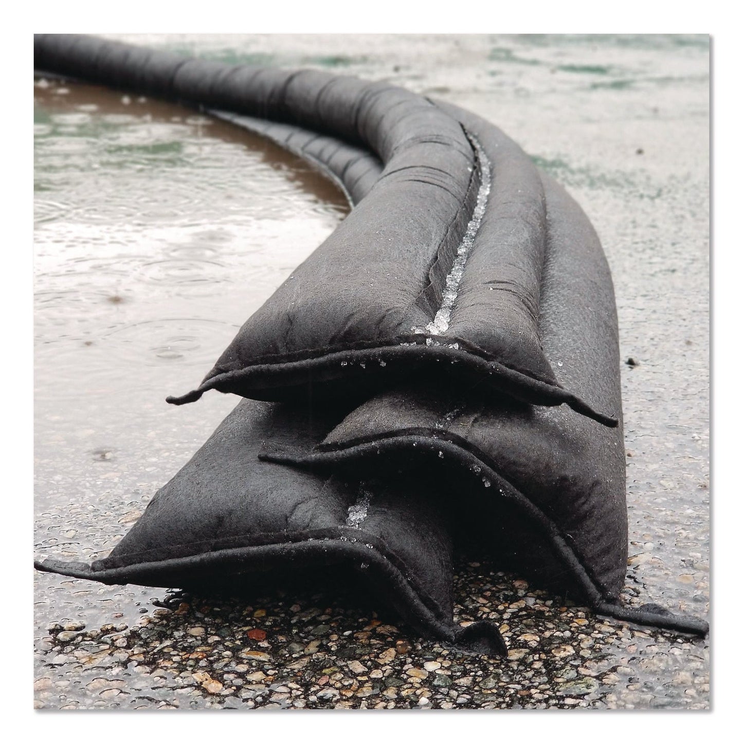 quick-dam-flood-barriers-6-x-5-ft-x-3-5-2-pack-qkdqd652_6