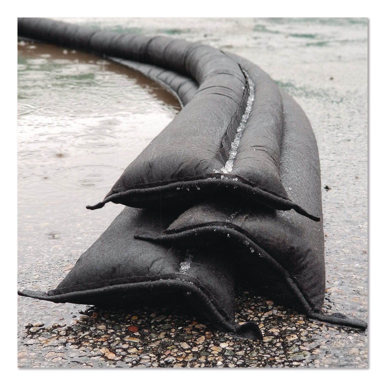 quick-dam-flood-barriers-6-x-5-ft-x-3-5-2-pack-qkdqd652_6