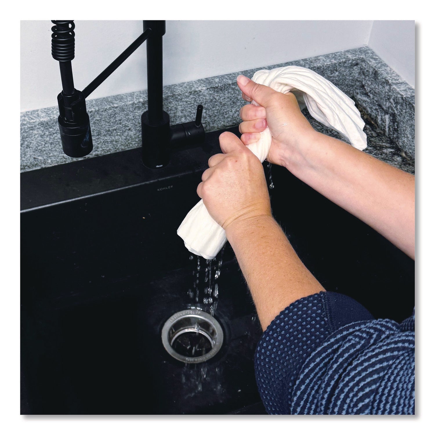 quick-dam-mighty-mat-heavy-absorbent-pads-3-6-gal-16-x-18-20-box-qkdpuch20_5