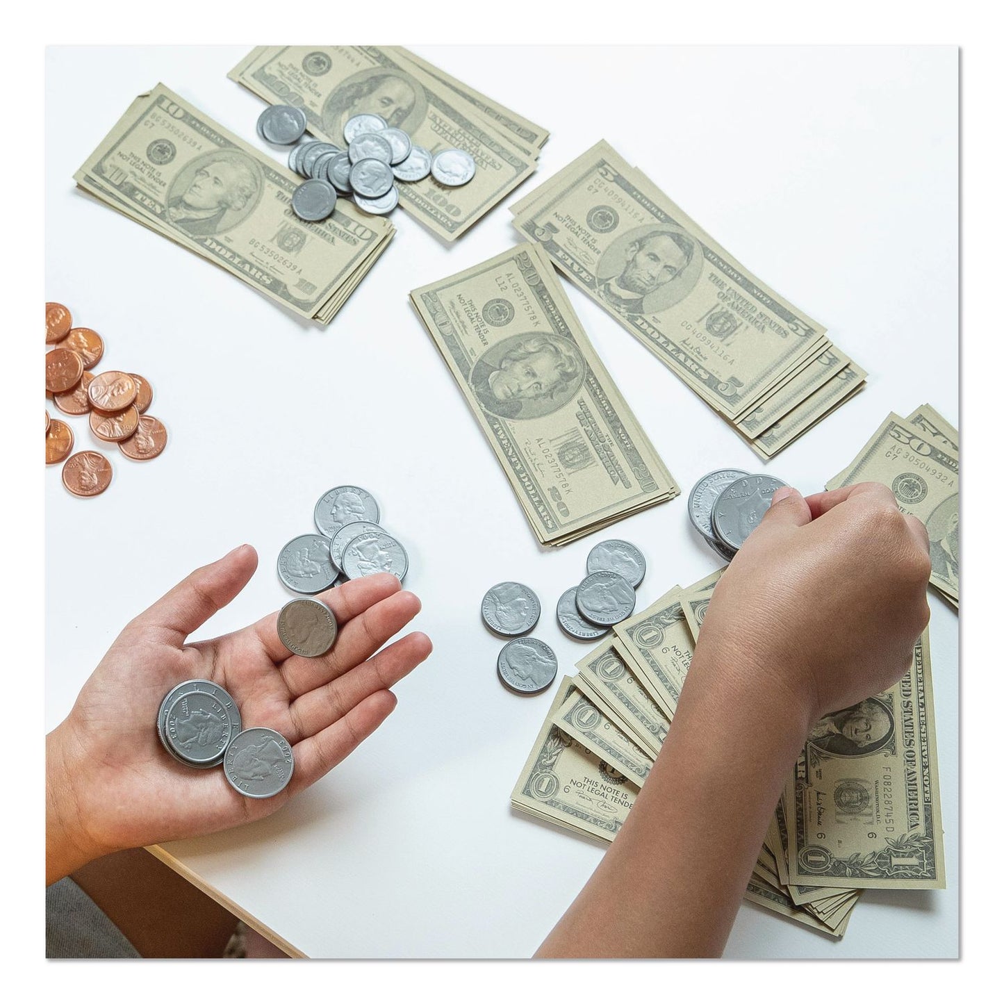 Educational Insights® Play Money Deluxe Set, Grades K to 4, 750 Pieces (EII3059)
