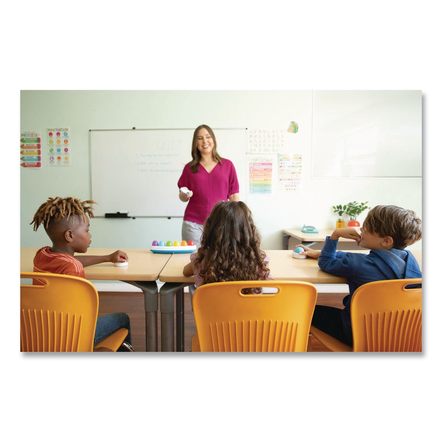 Educational Insights® Wireless Eggspert with Six Student Buttons and One Teacher Remote, Ages 6 and Up, 8 Pieces (EII7886)