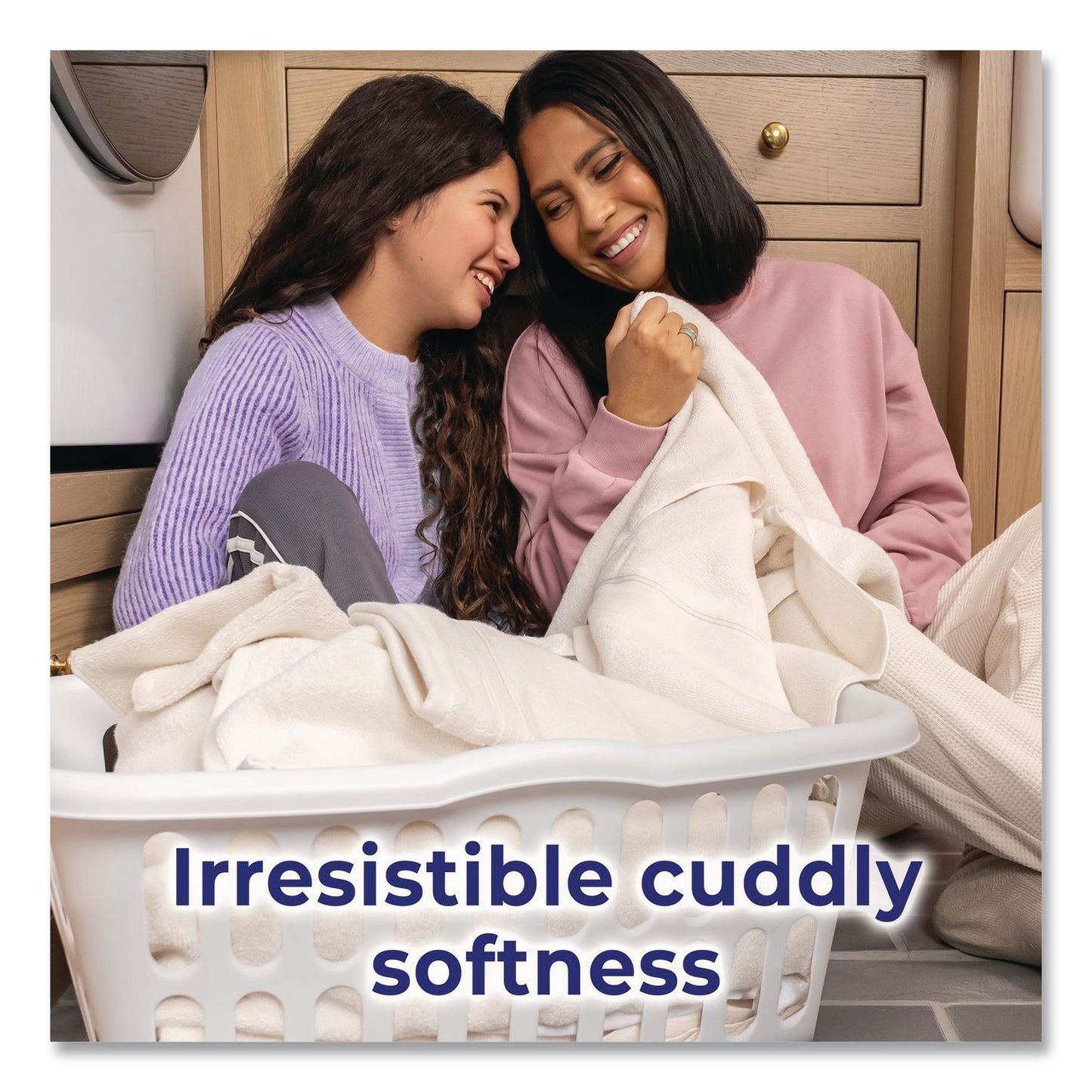 Snuggle® Blue Sparkle Cuddle-Up Fresh Liquid Fabric Conditioner, 66 oz Bottle, 6/Carton (DIA47452)