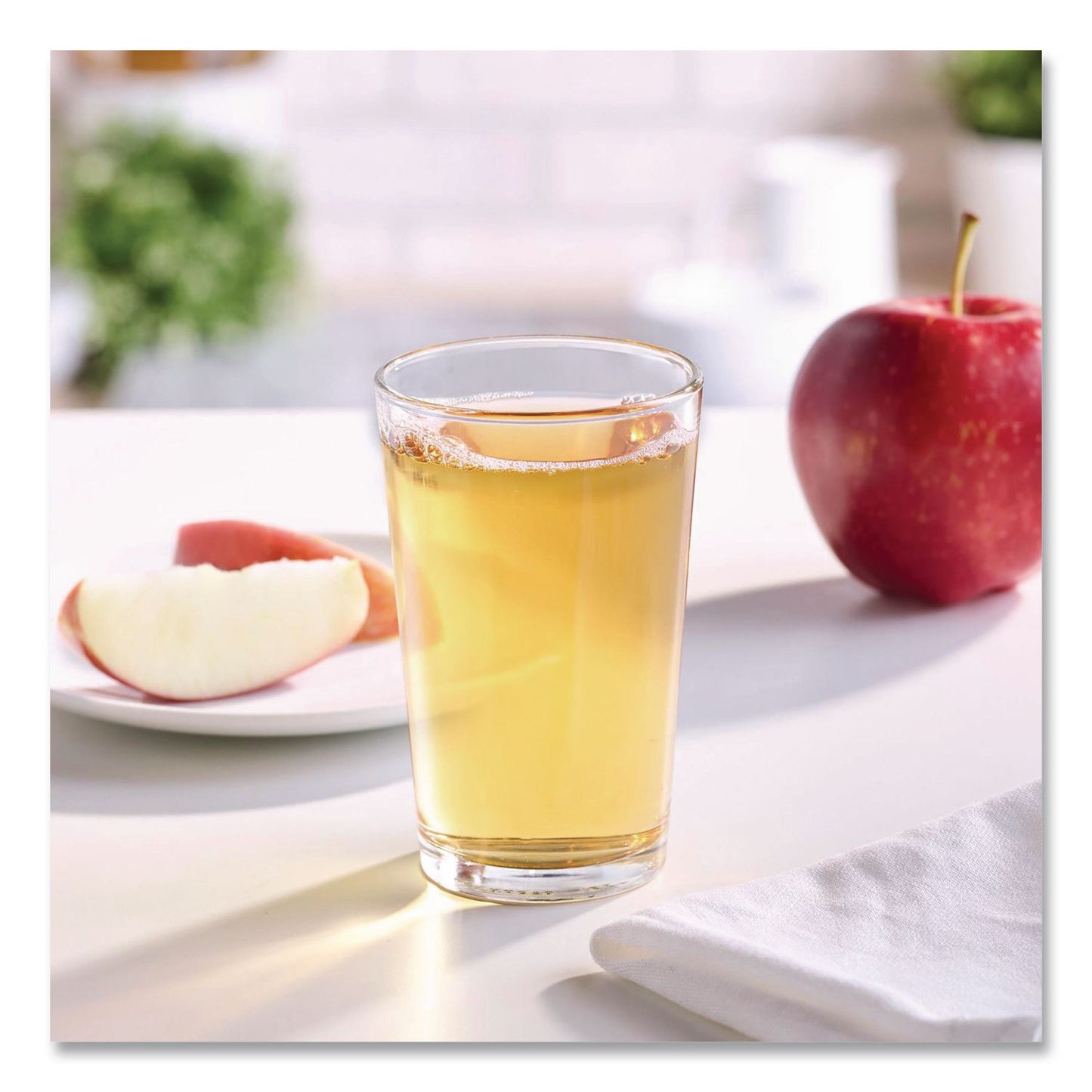 Mott's® 100% Original Apple Juice, Apple, 8 oz Bottle, 24/Carton (GRR22002660)