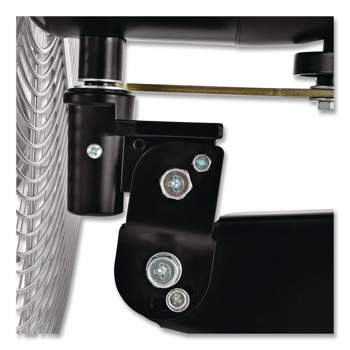 Global Industrial® Deluxe Oscillating Wall Mount Fan, 24", 3 Speeds, Silver (GBE258321)