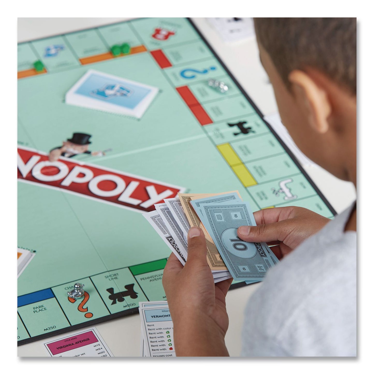 Hasbro Monopoly New Edition Classic Board Game, 2 to 8 Players, Ages 8 and Up, 117 Pieces (HSBC1009)