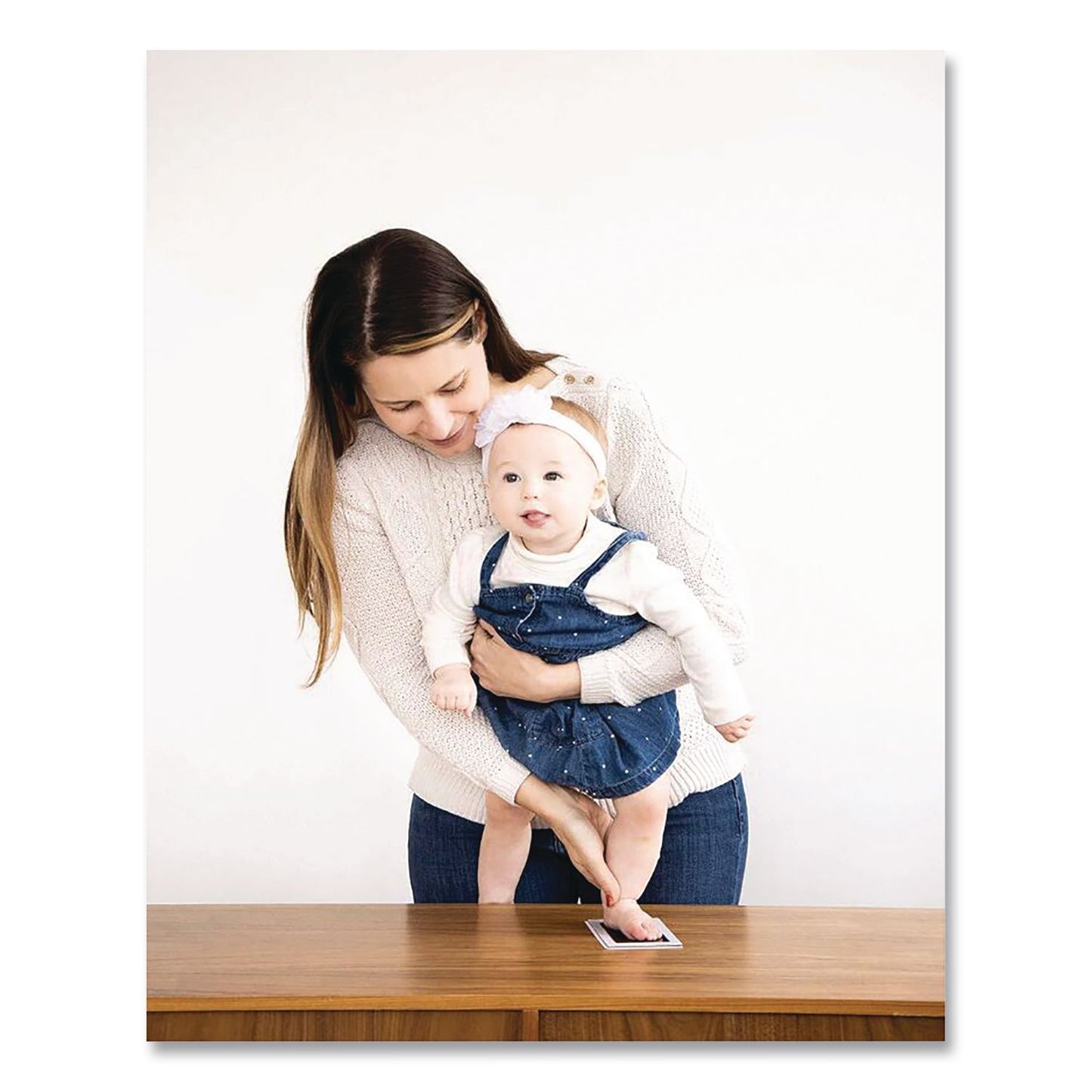 pearhead® Babyprints Clean-Touch Ink Pad, Newborn Size Accommodates Hand/Feet Up to 2.25" x 3.5", Clean-Touch Ink Pad/(2) Imprint Cards (PEH00007)