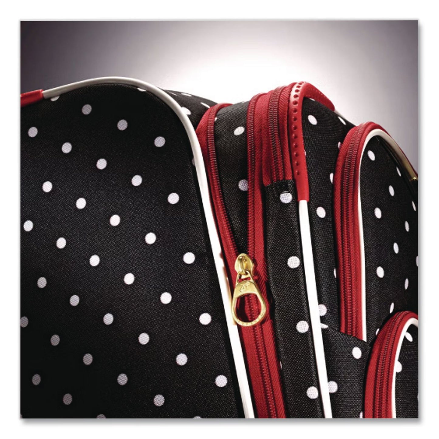 AMERICAN TOURISTER Disney Minnie Mouse Red Bow Softside Spinner Suitcase, 11 x 19 x 31, Black/Red/White (SML676154754)