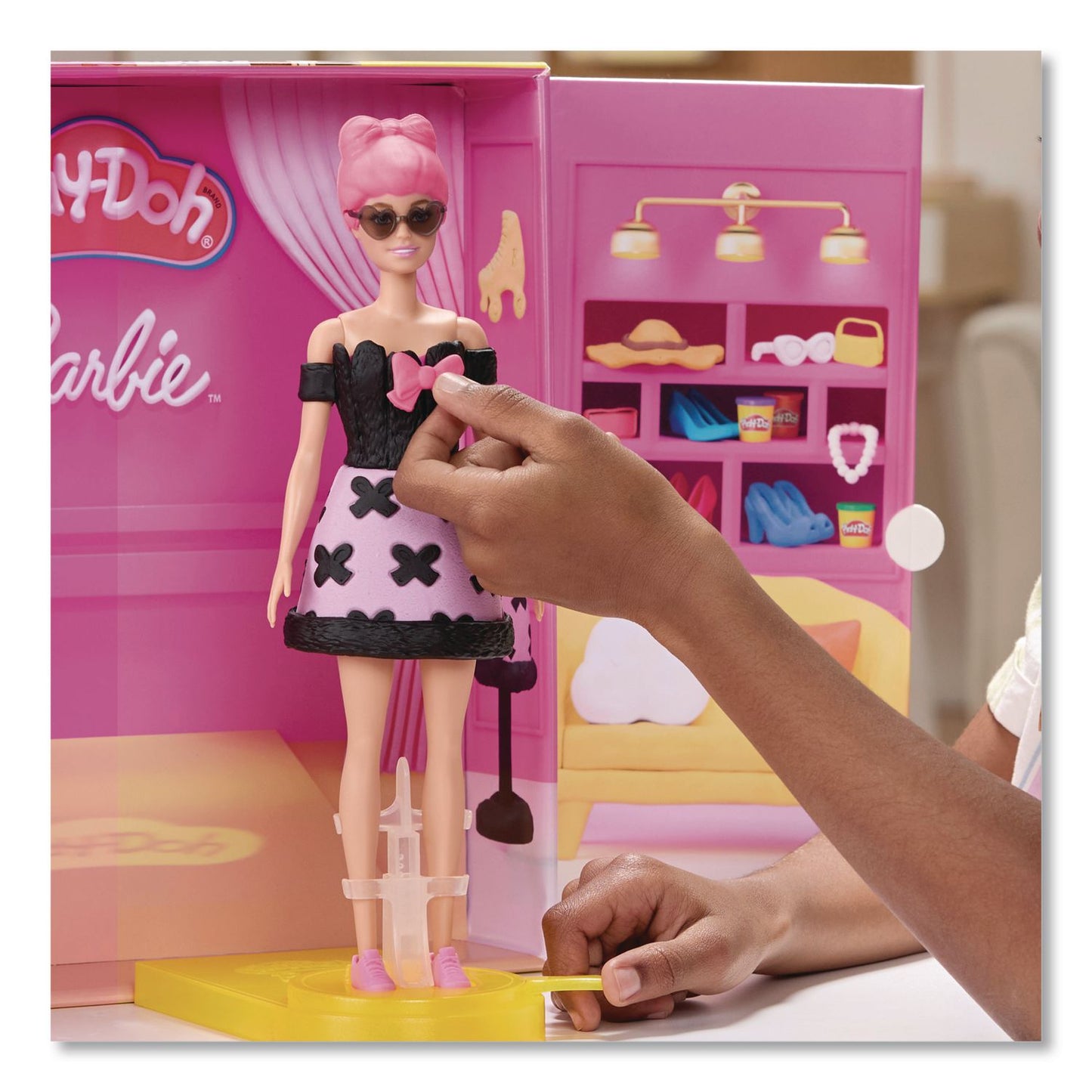 Hasbro Play-Doh Barbie Designer Fashion Show Playset (HSBG1356)