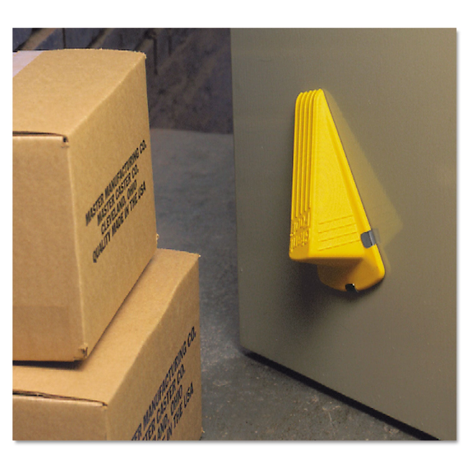 master-caster-giant-foot-magnetic-doorstop-num-mas00967_5