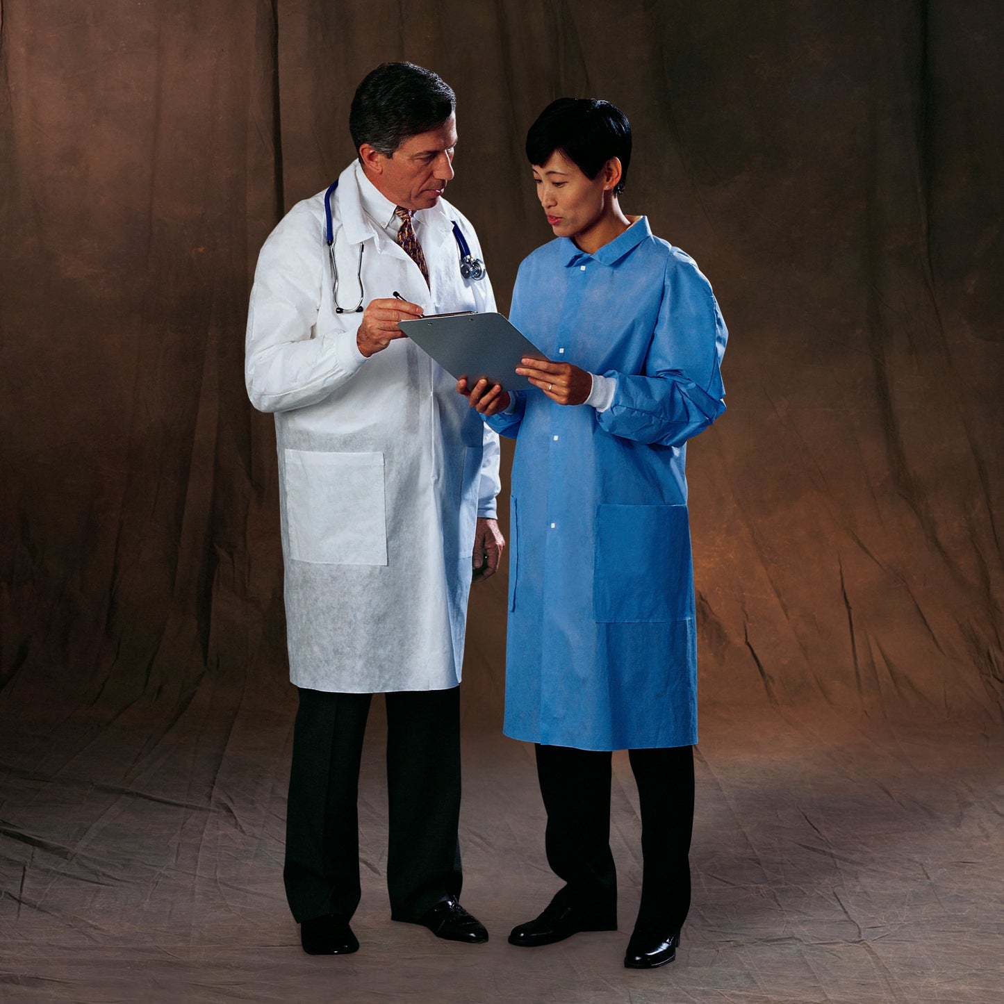 Basic Lab Coat White Large Knee Length 3-Layer SMS Disposable (281491_CS)