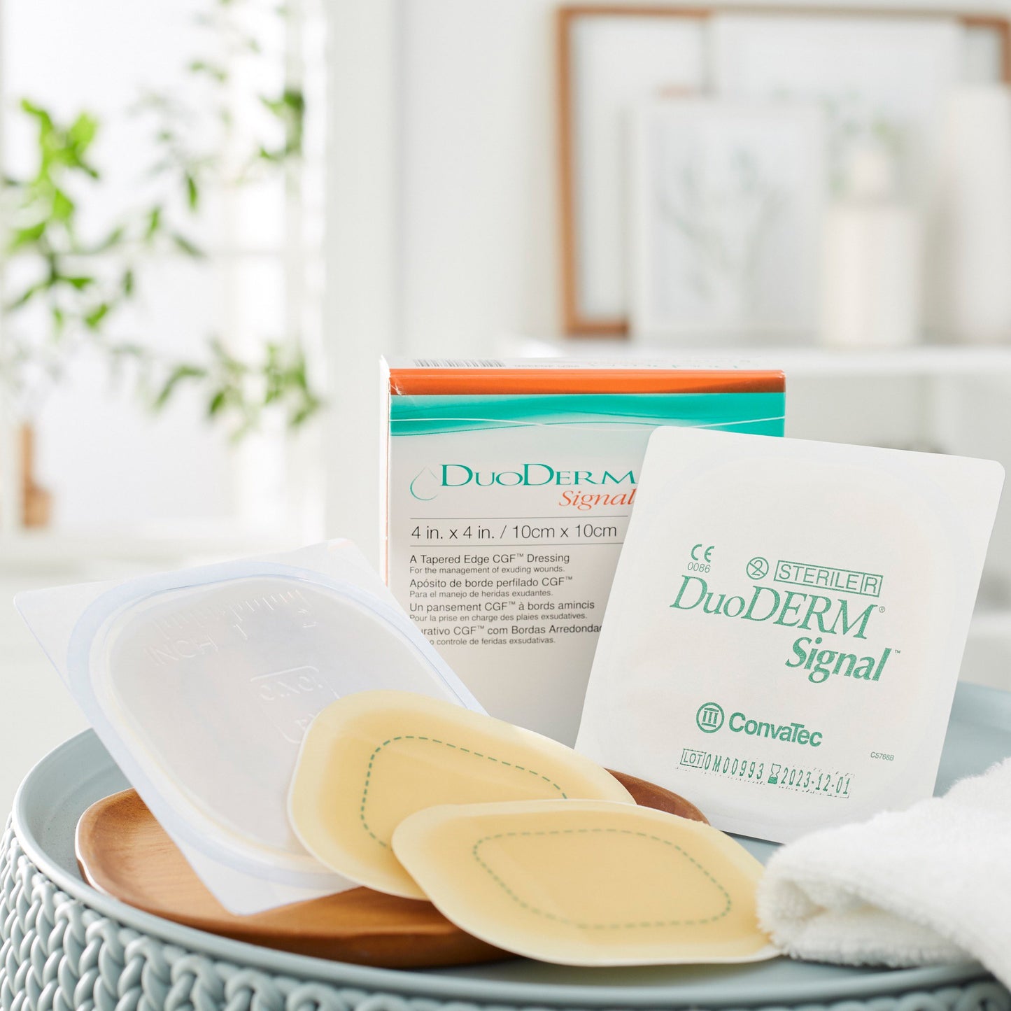 DuoDERM® Signal® CGF® Hydrocolloid Dressing Foam Backing 4 X 4 Inch Square Hydrocolloid (426728_BX)