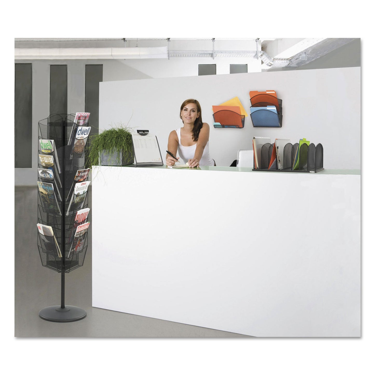 safco-onyx-mesh-rotating-magazine-display-num-saf5577bl_3